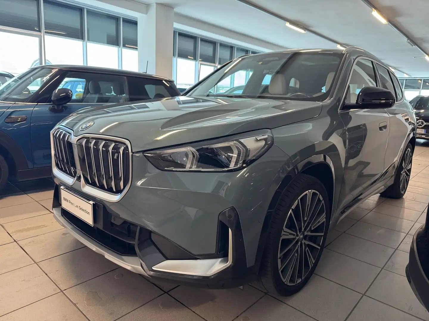BMW iX1 xDrive 30 Grigio - 1