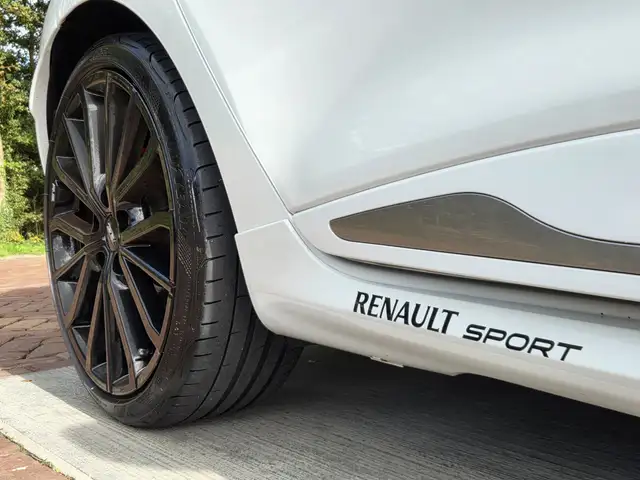 Renault Clio view 11