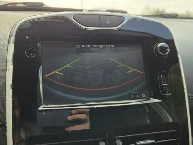 Renault Clio view 9