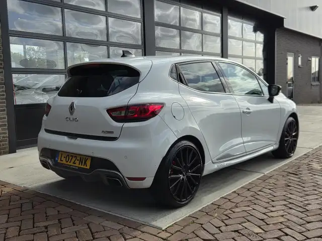Renault Clio view 2