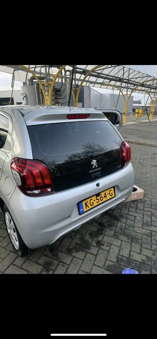 Peugeot 108 1.0 e-VTi Blue Lease Grijs - 2
