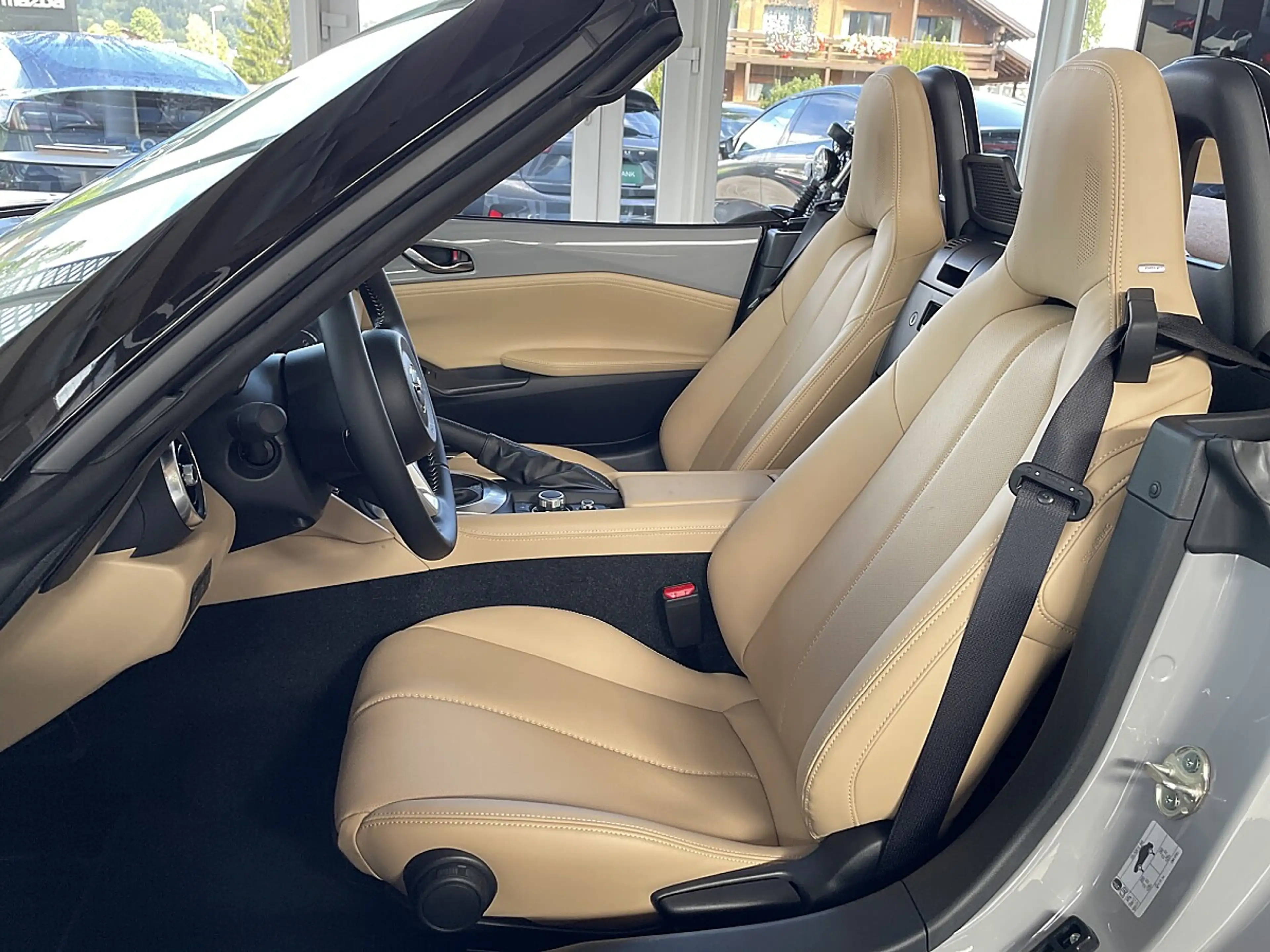 Mazda MX-5 1.5 SKYACTIV-G 132 Kazari — photo 9