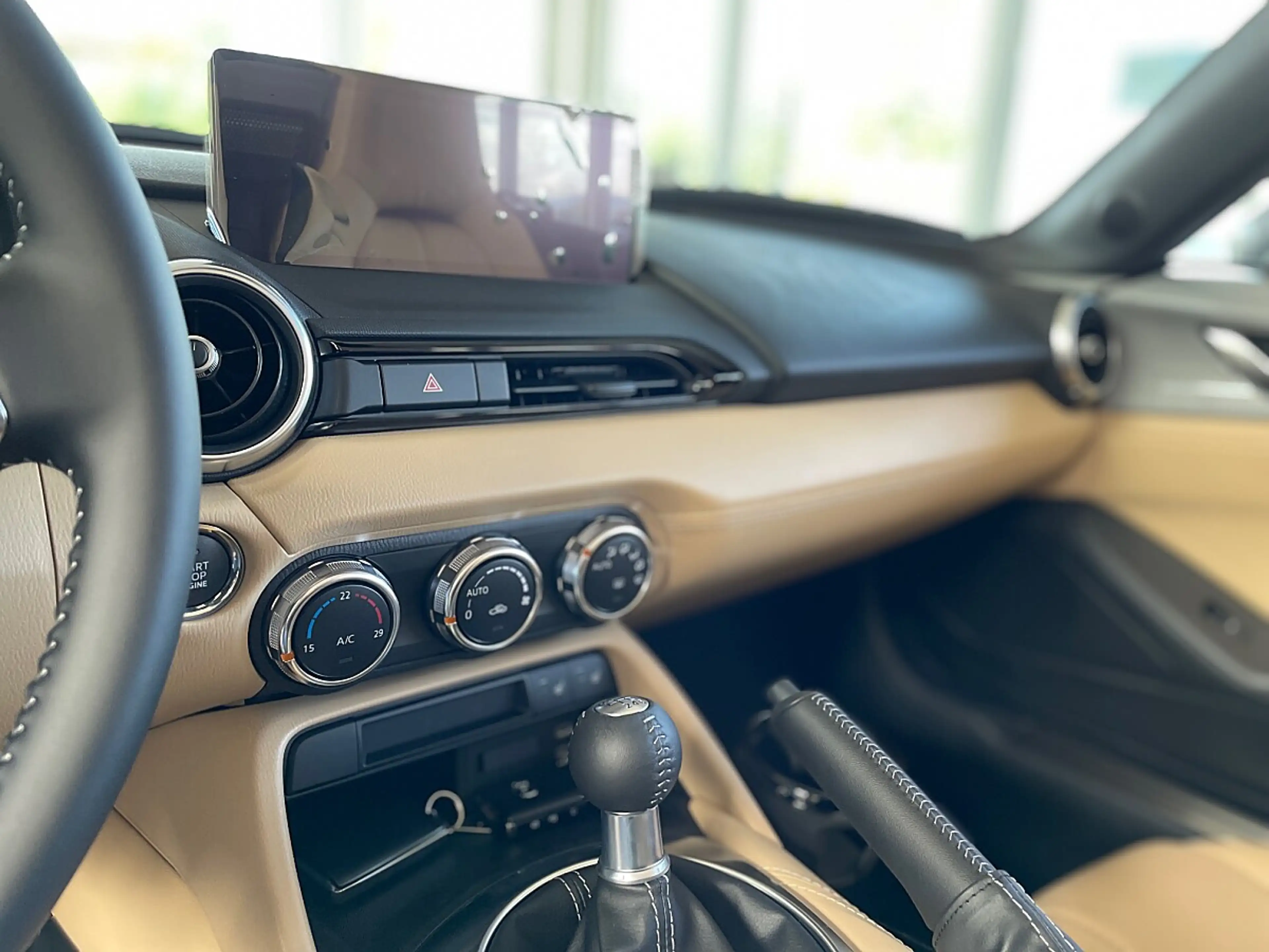 Mazda MX-5 1.5 SKYACTIV-G 132 Kazari — photo 12