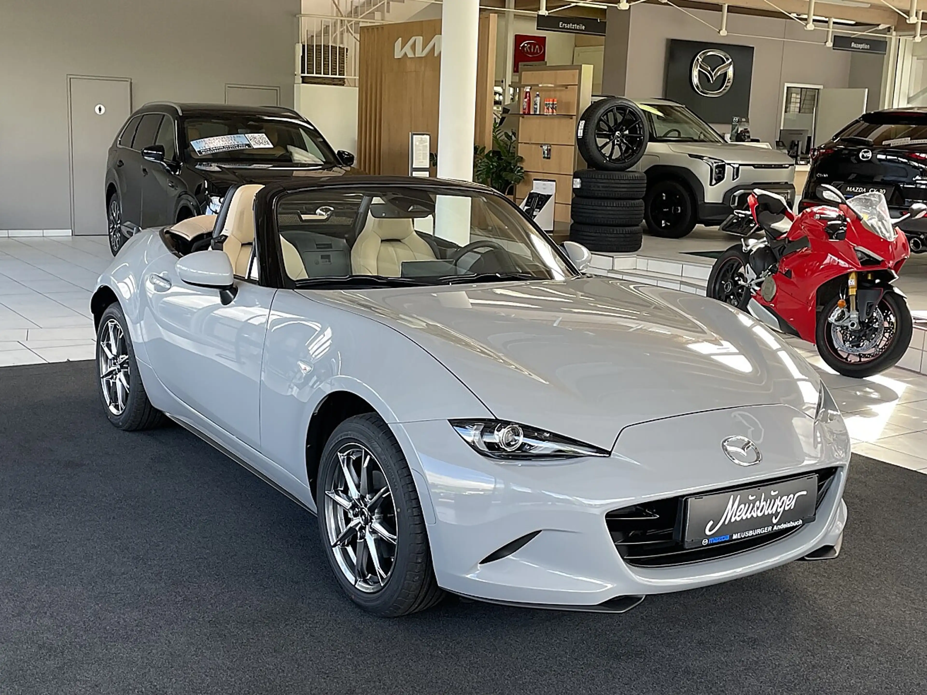 Mazda MX-5 1.5 SKYACTIV-G 132 Kazari — photo 3
