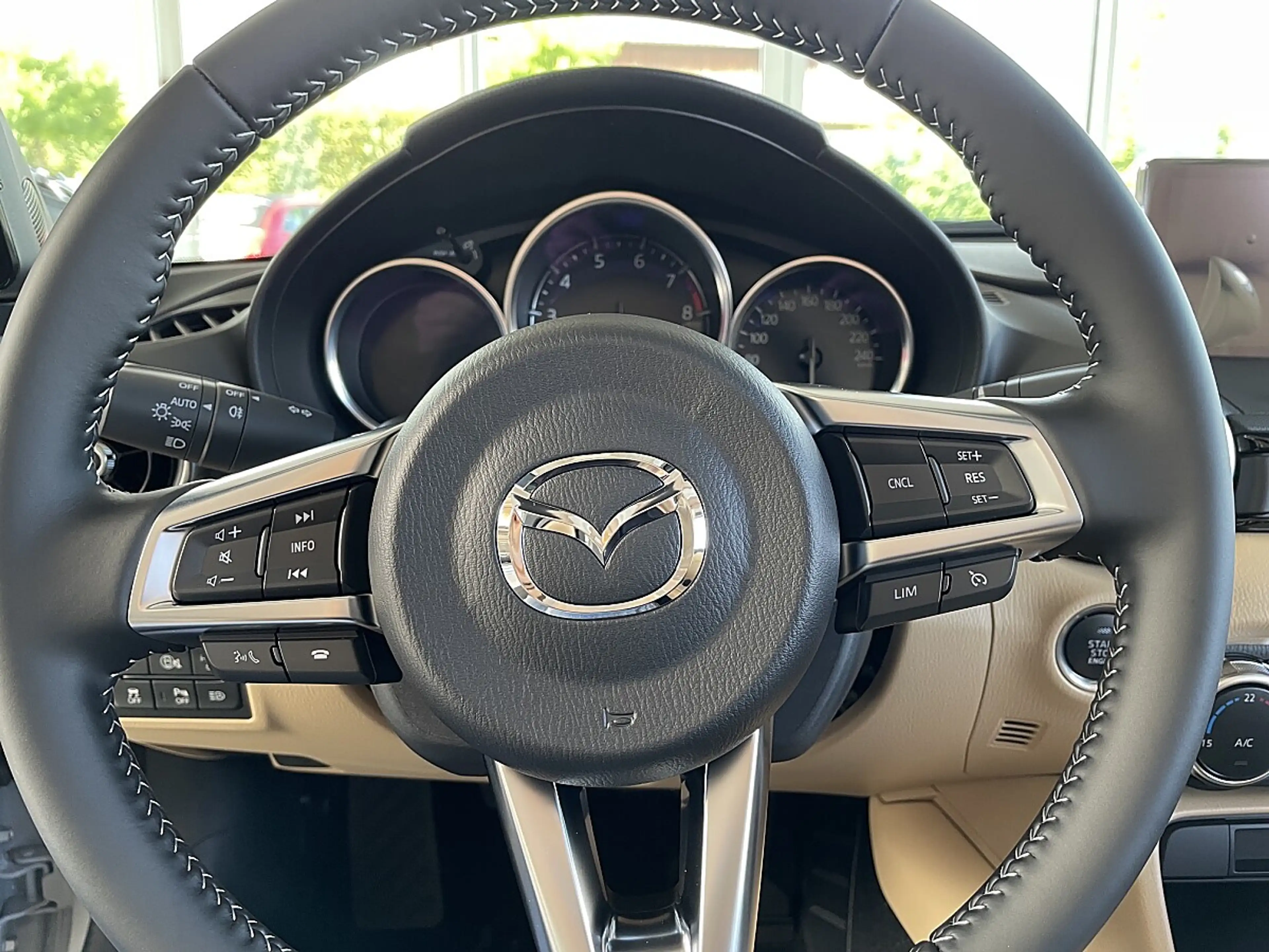 Mazda MX-5 1.5 SKYACTIV-G 132 Kazari — photo 11
