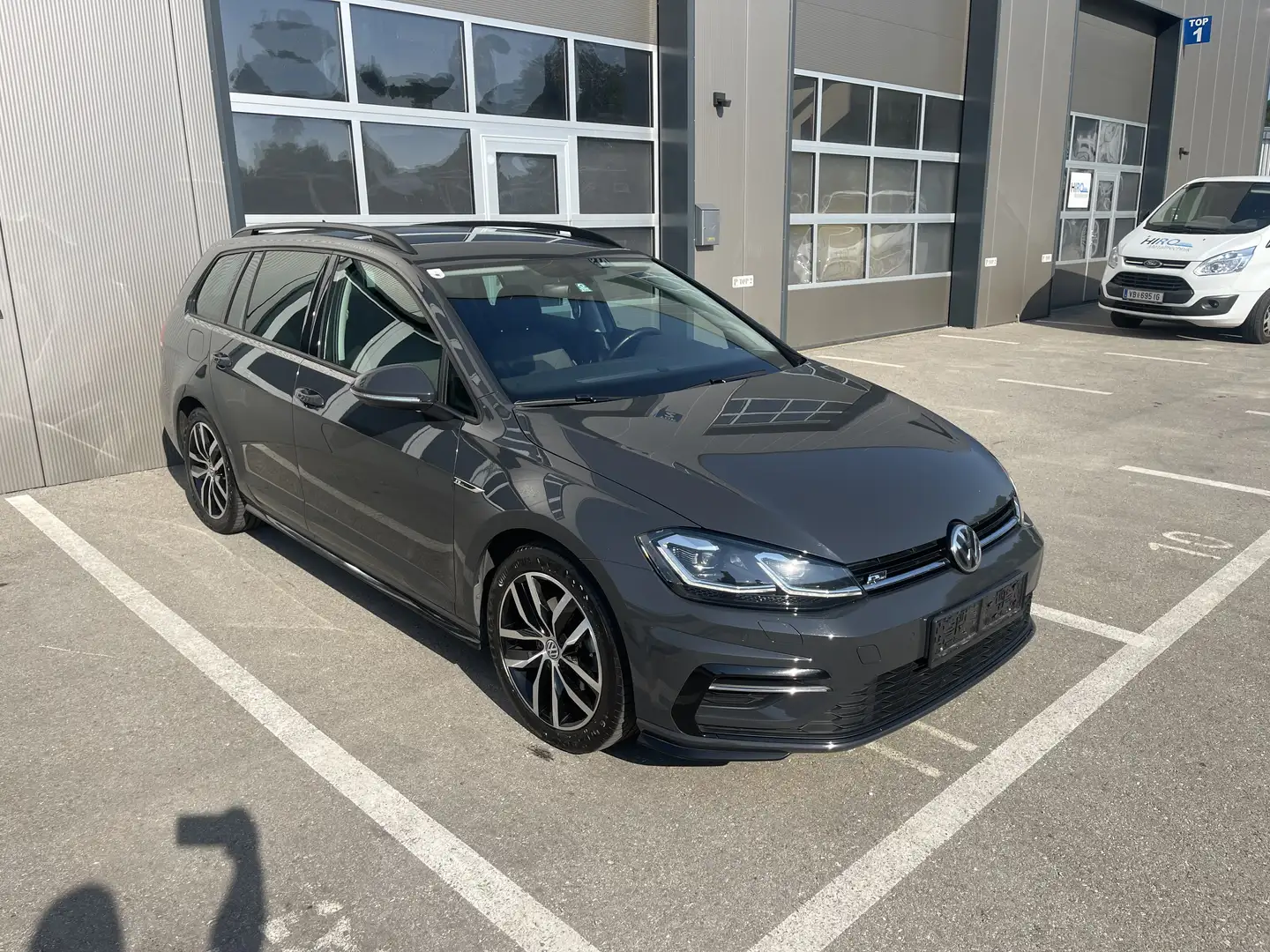Volkswagen Golf Variant 2,0 TDI DSG R-Line - 2