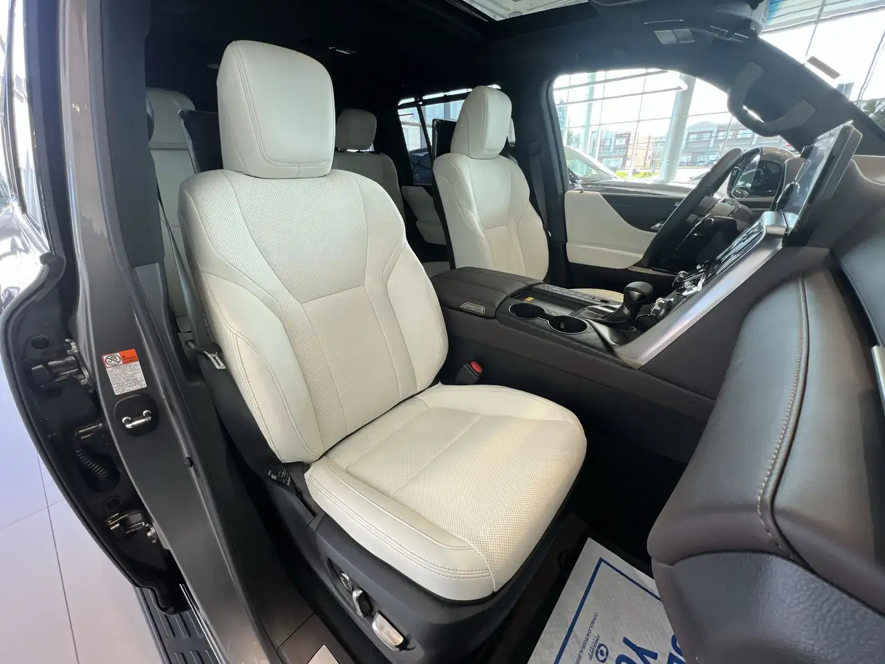 Lexus LX 600 снимка Lexus LX 600