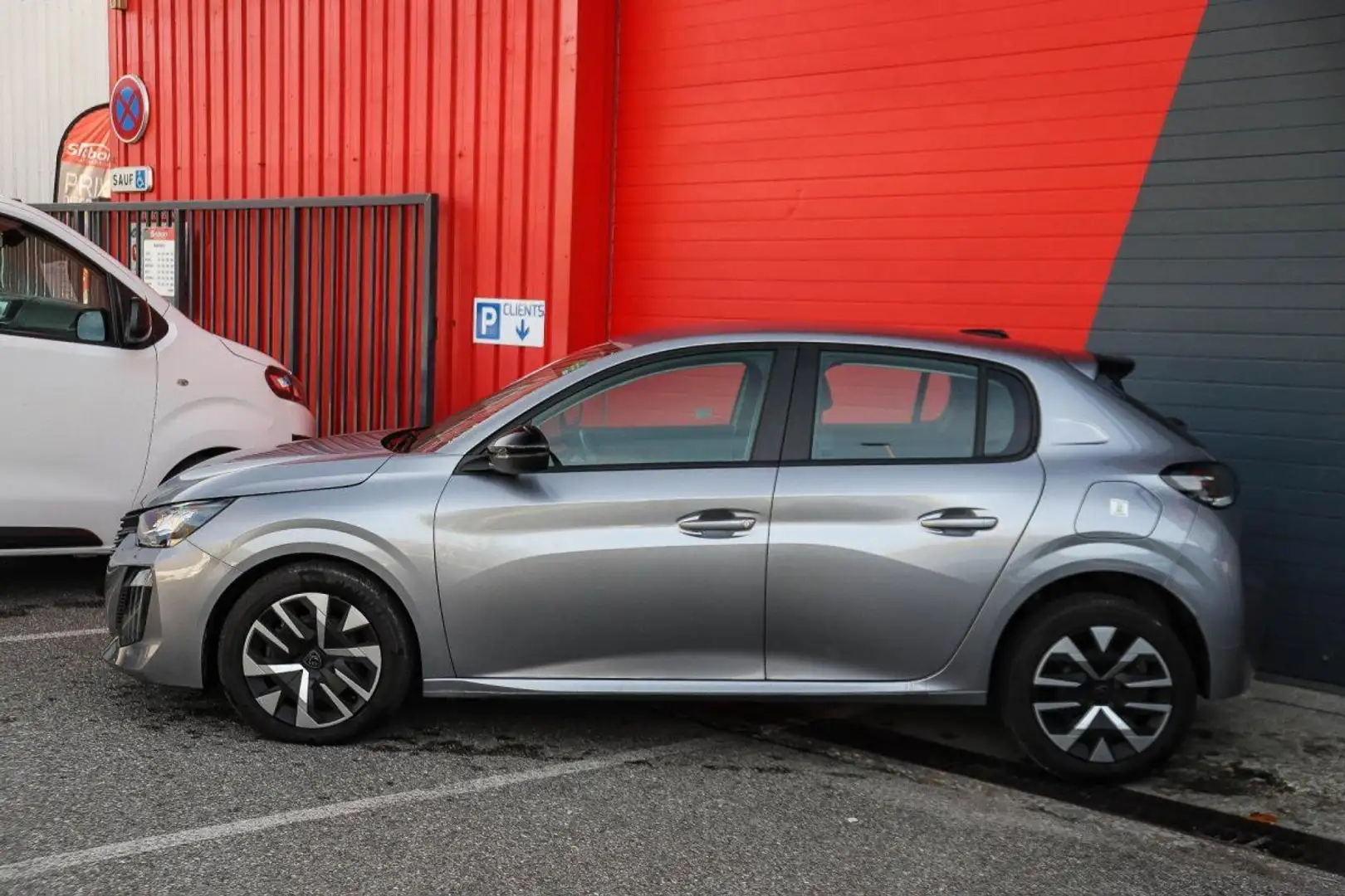 Peugeot 208 1.2i PureTech 100 Active RADAR ARR %2B CARPLAY Grijs - 2