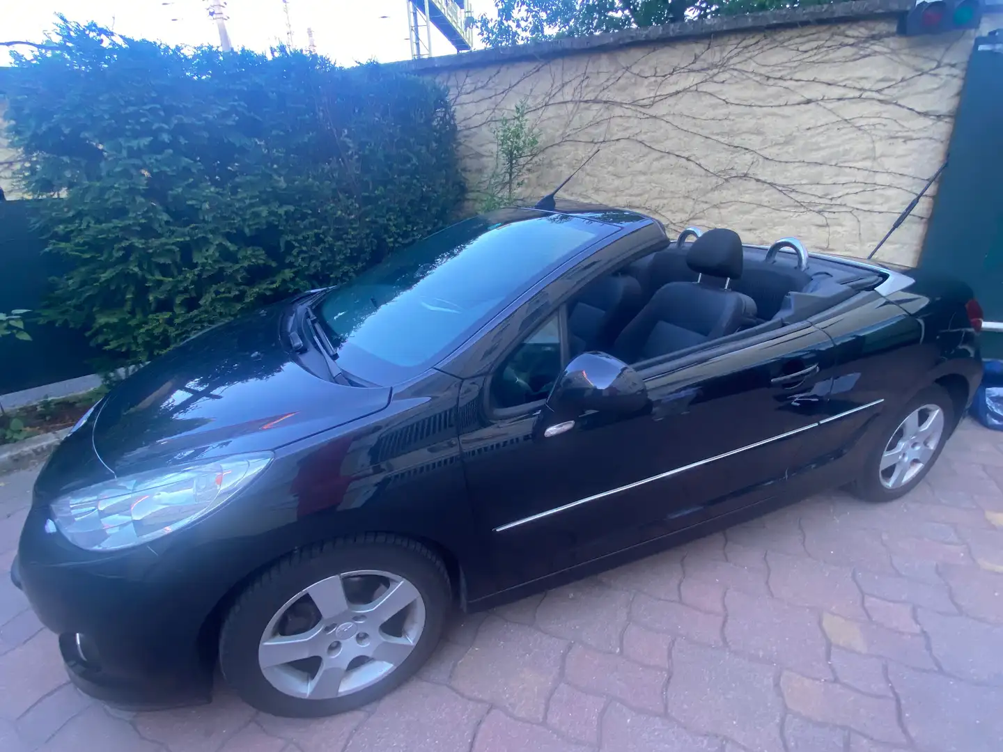 Peugeot 207 207 CC Active 1,6 VTi 16V Active Schwarz - 1