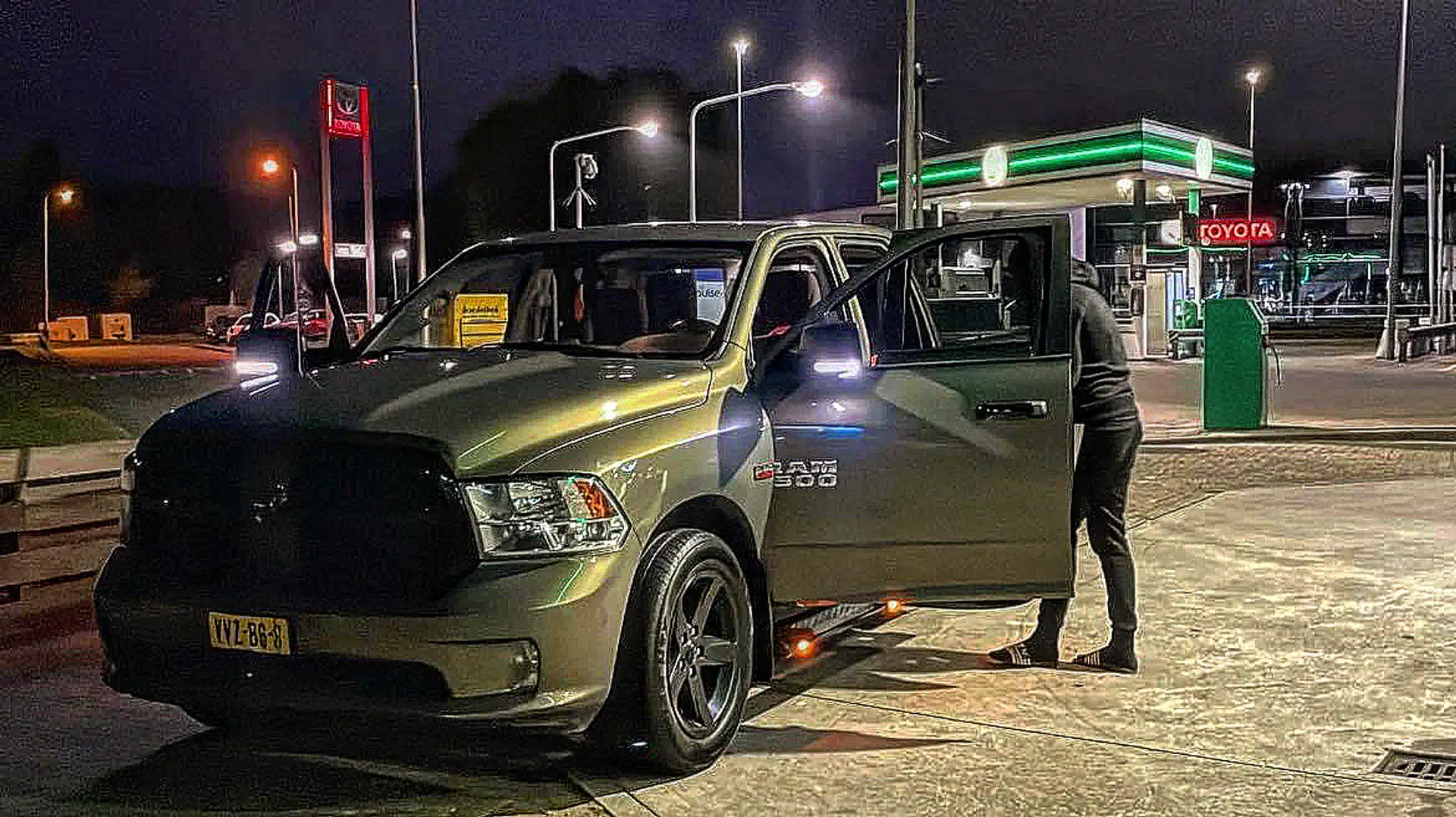 Dodge RAM crew cab Brons - 1