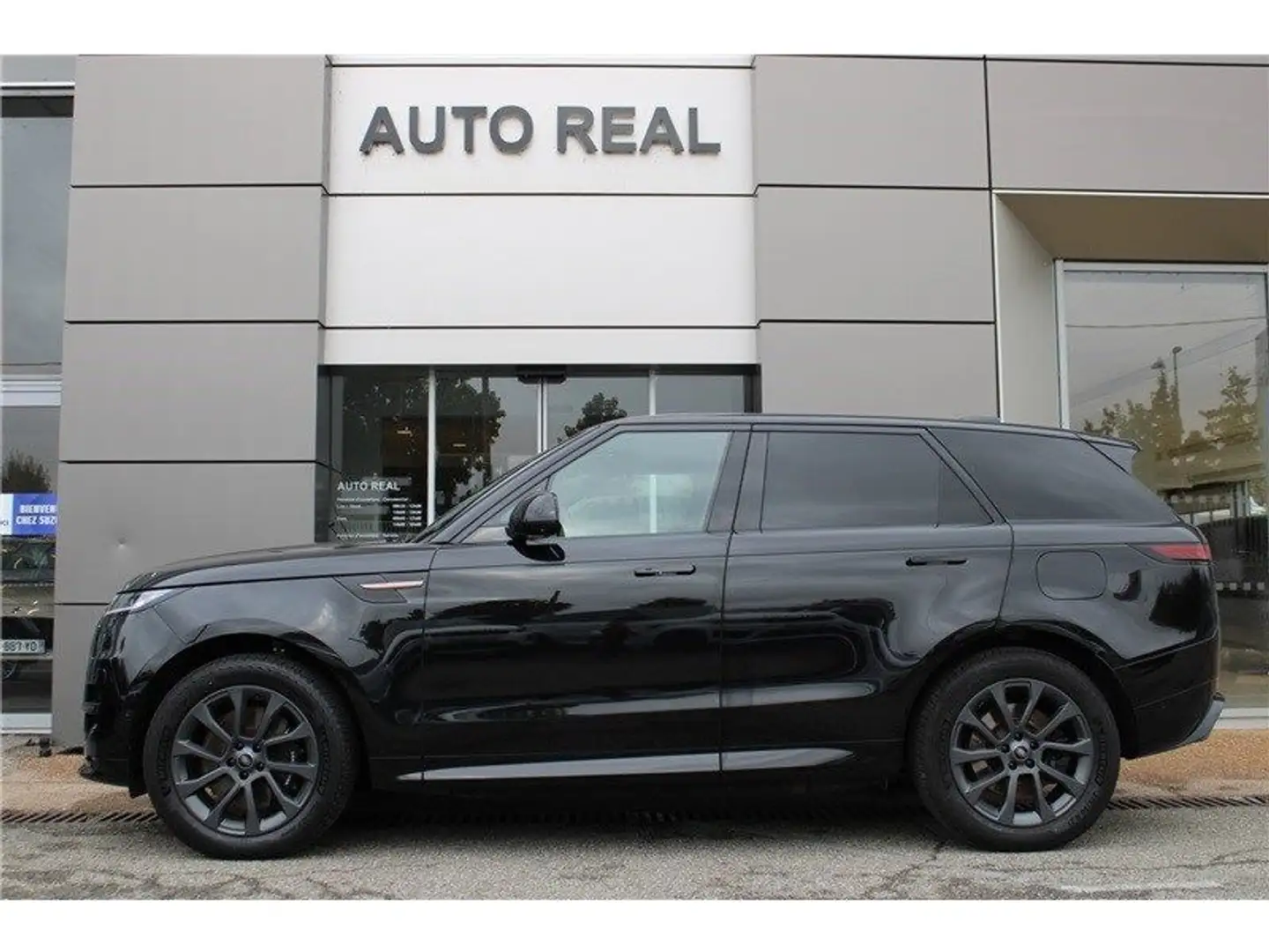 Land Rover Range Rover Sport P440e 3.0L i6 PHEV 440ch Dynamic SE Or - 2
