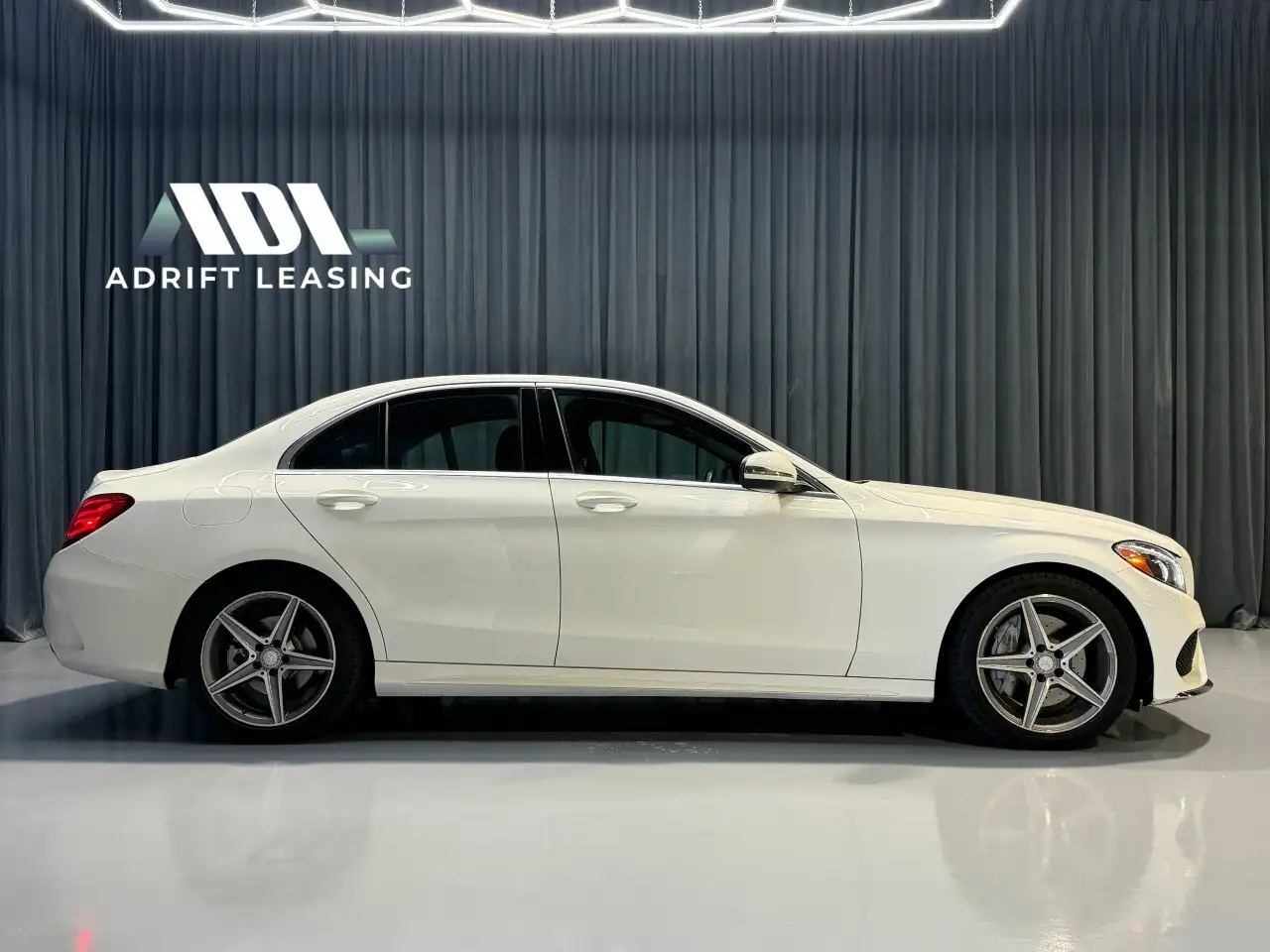 Mercedes-Benz C-Class снимка Mercedes-Benz C-Class