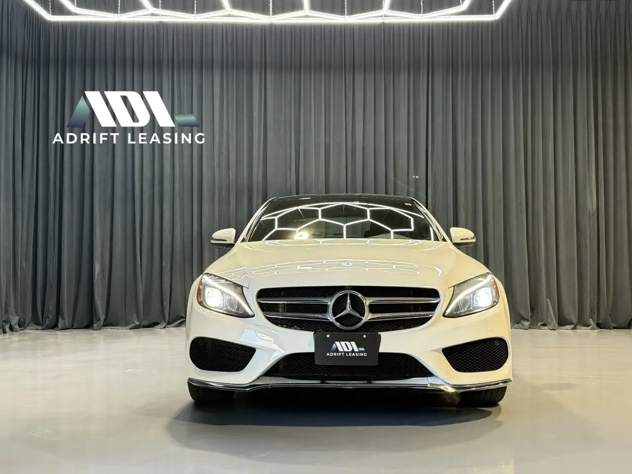 Mercedes-Benz C-Class снимка Mercedes-Benz C-Class