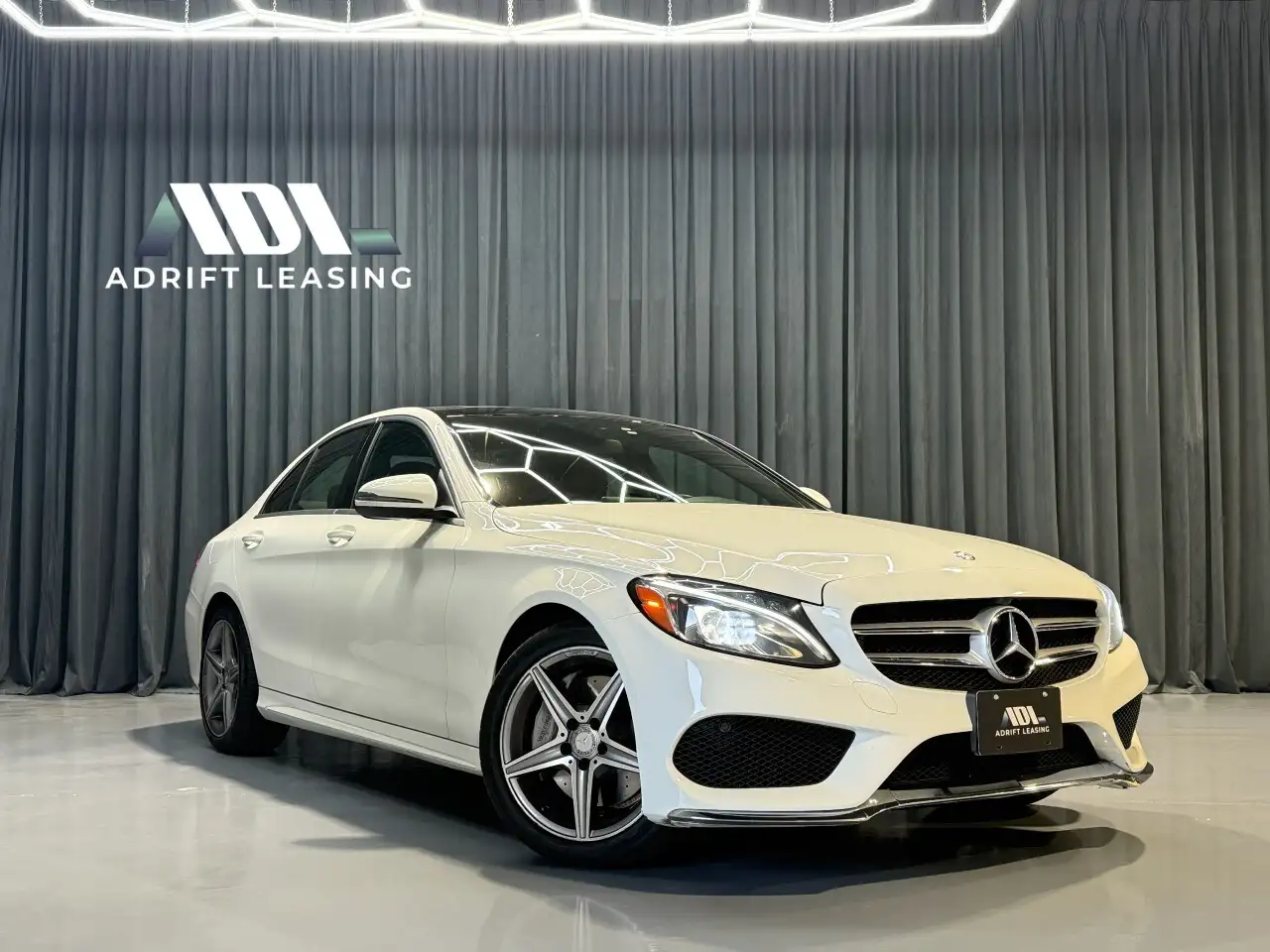 Mercedes-Benz C-Class снимка Mercedes-Benz C-Class