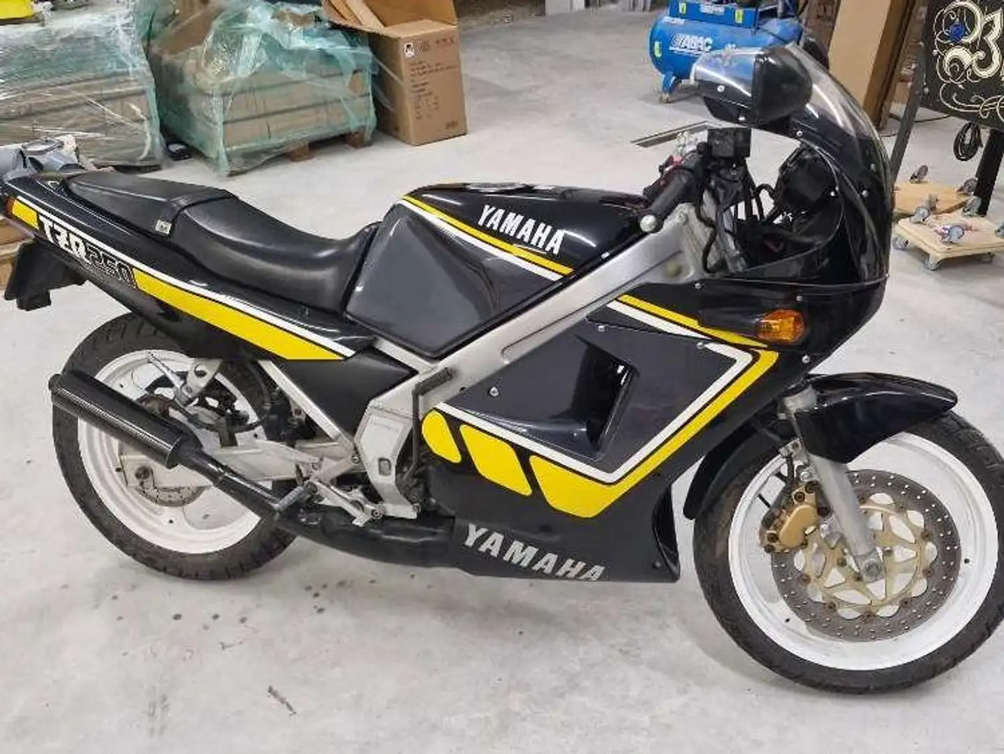 Yamaha TZR 250 Noir - 1