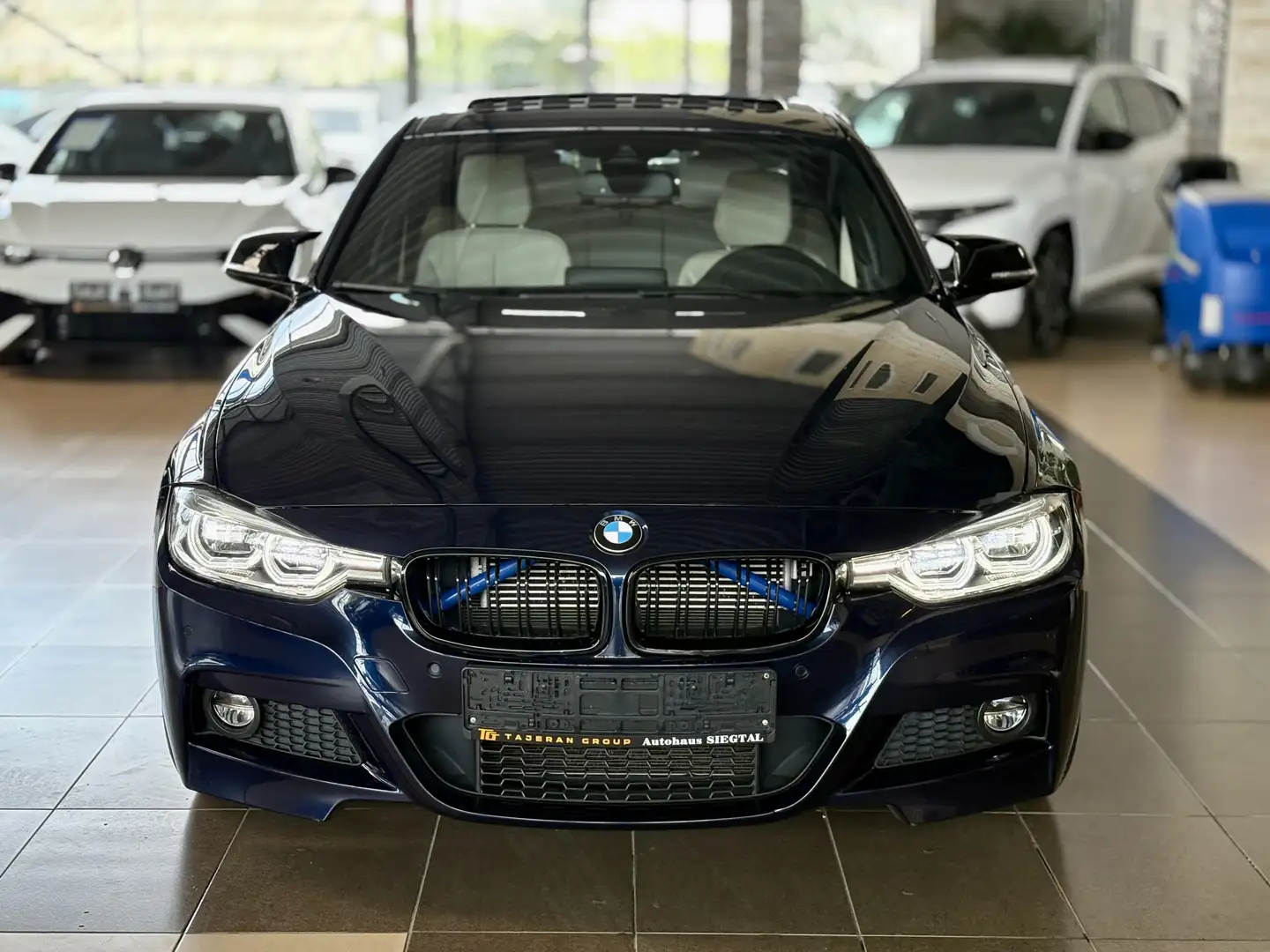 BMW 330 iPerformance M Sport Pano Leder LED Head-Up Blau - 2