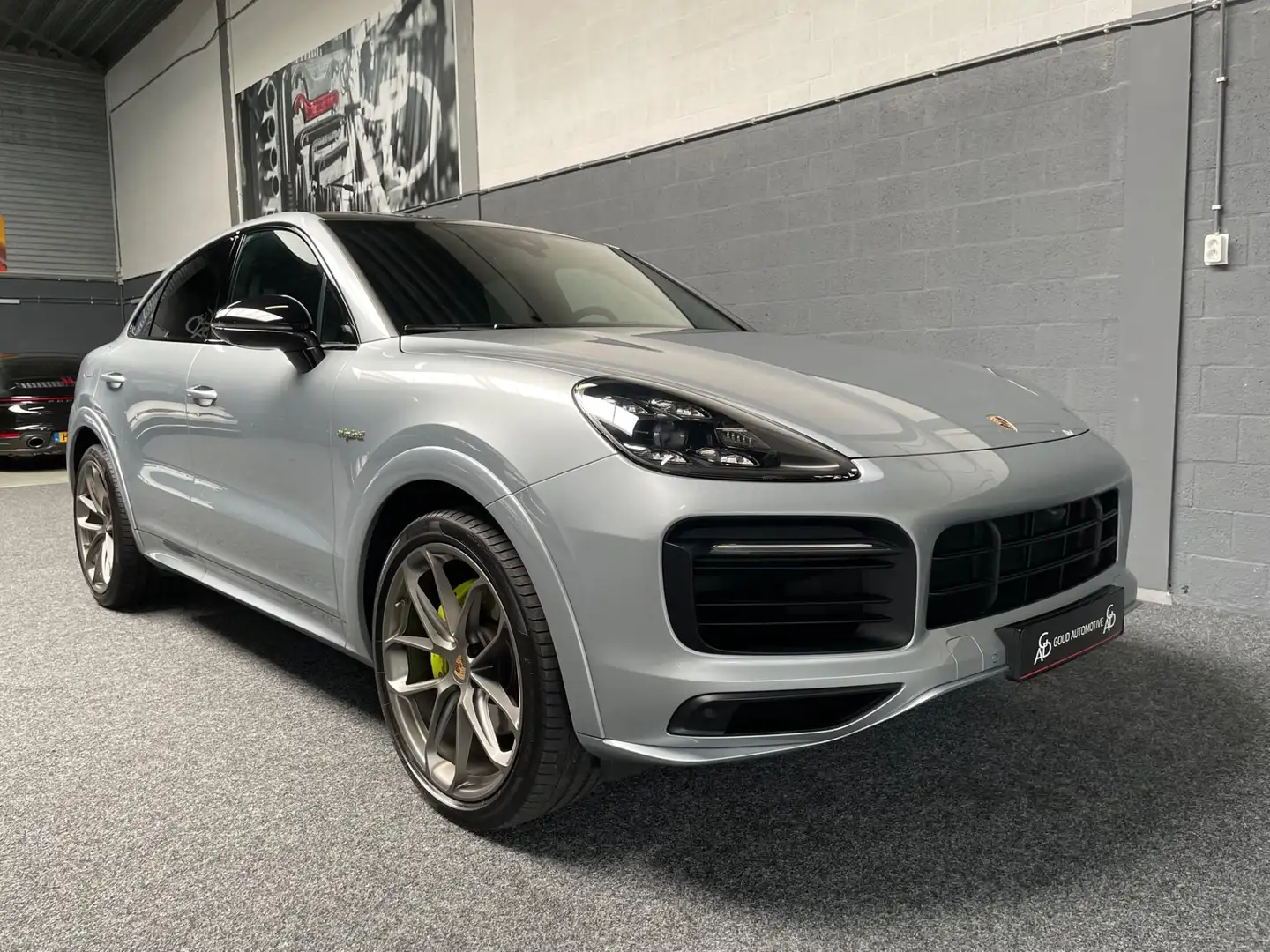 Porsche Cayenne Coupé 3.0 E-Hybrid, Sportdesign. Carbondak, Trekha Zilver - 2