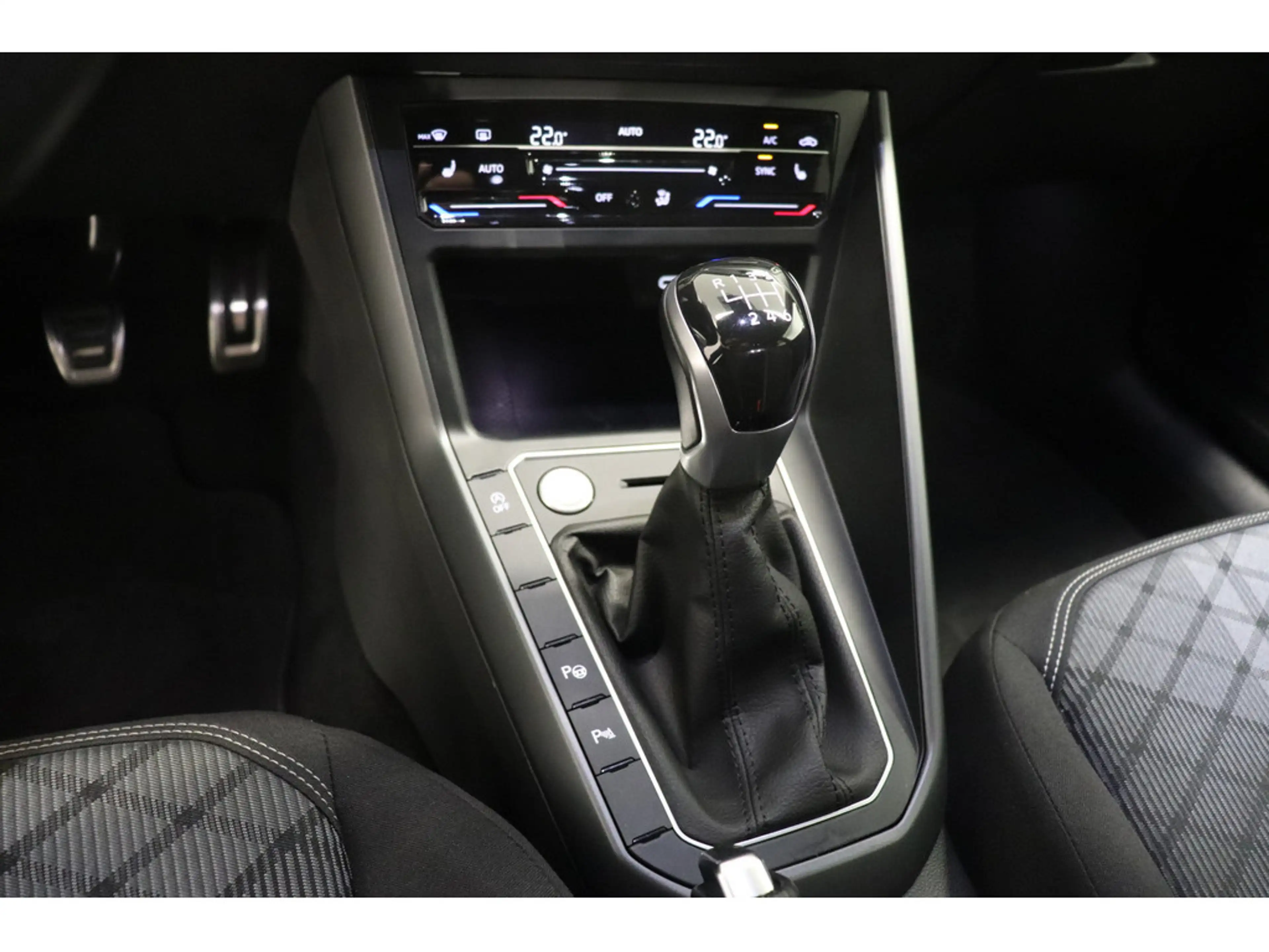 Volkswagen Taigo 1.0 TSI R-Line Panorama Matrix NAVI — photo 10