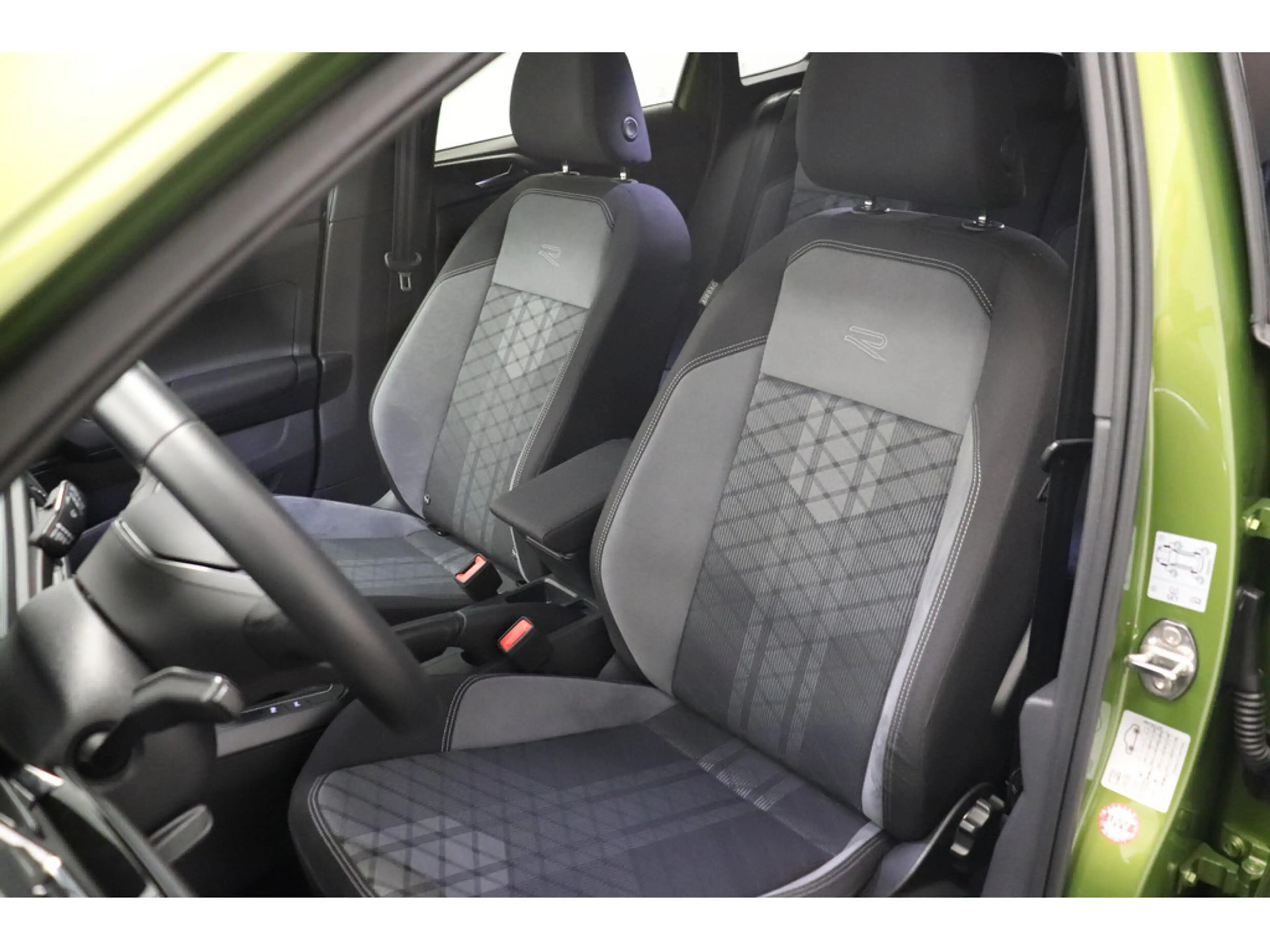 Volkswagen Taigo 1.0 TSI R-Line Panorama Matrix NAVI — photo 12