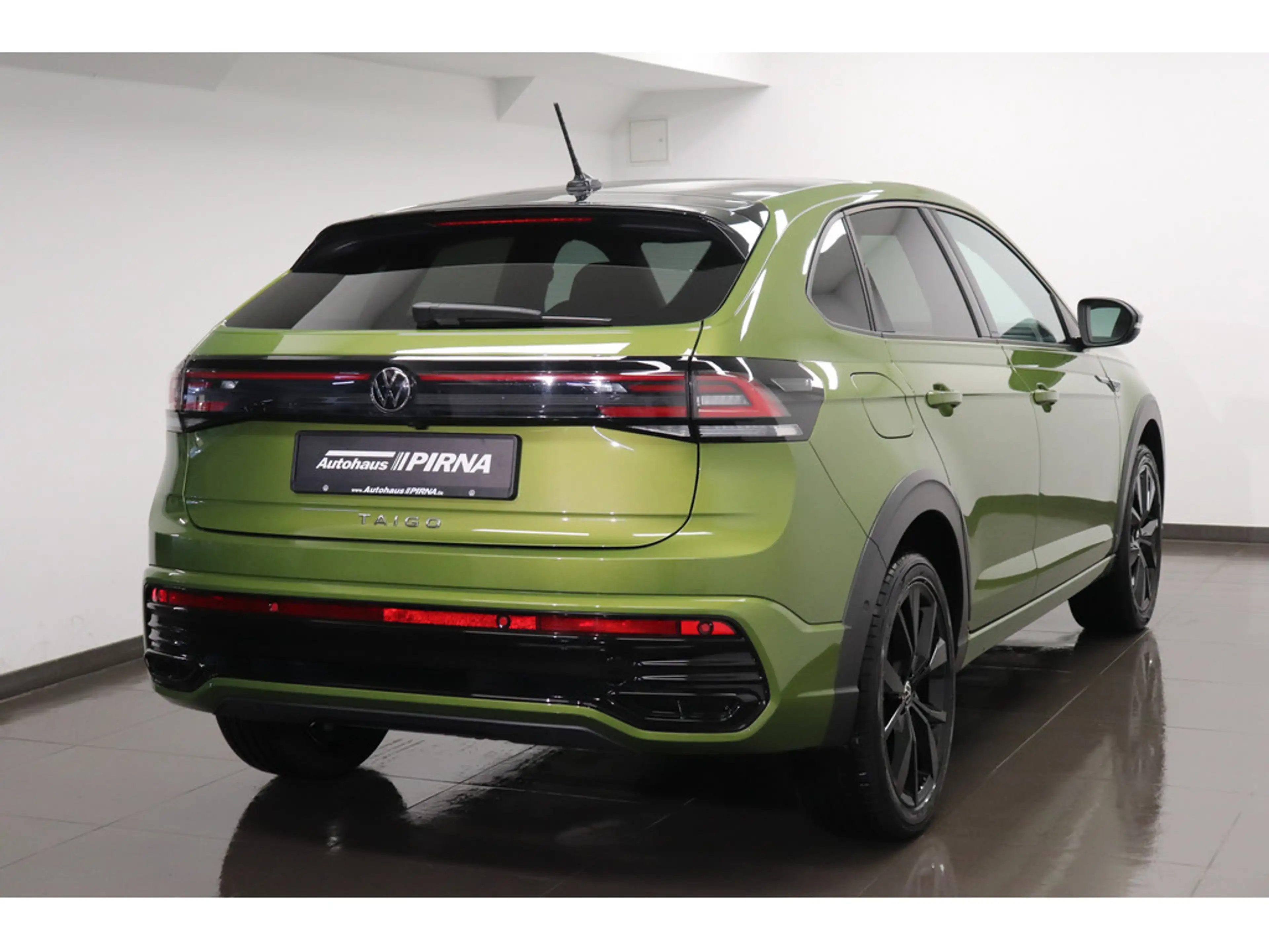 Volkswagen Taigo 1.0 TSI R-Line Panorama Matrix NAVI — photo 6