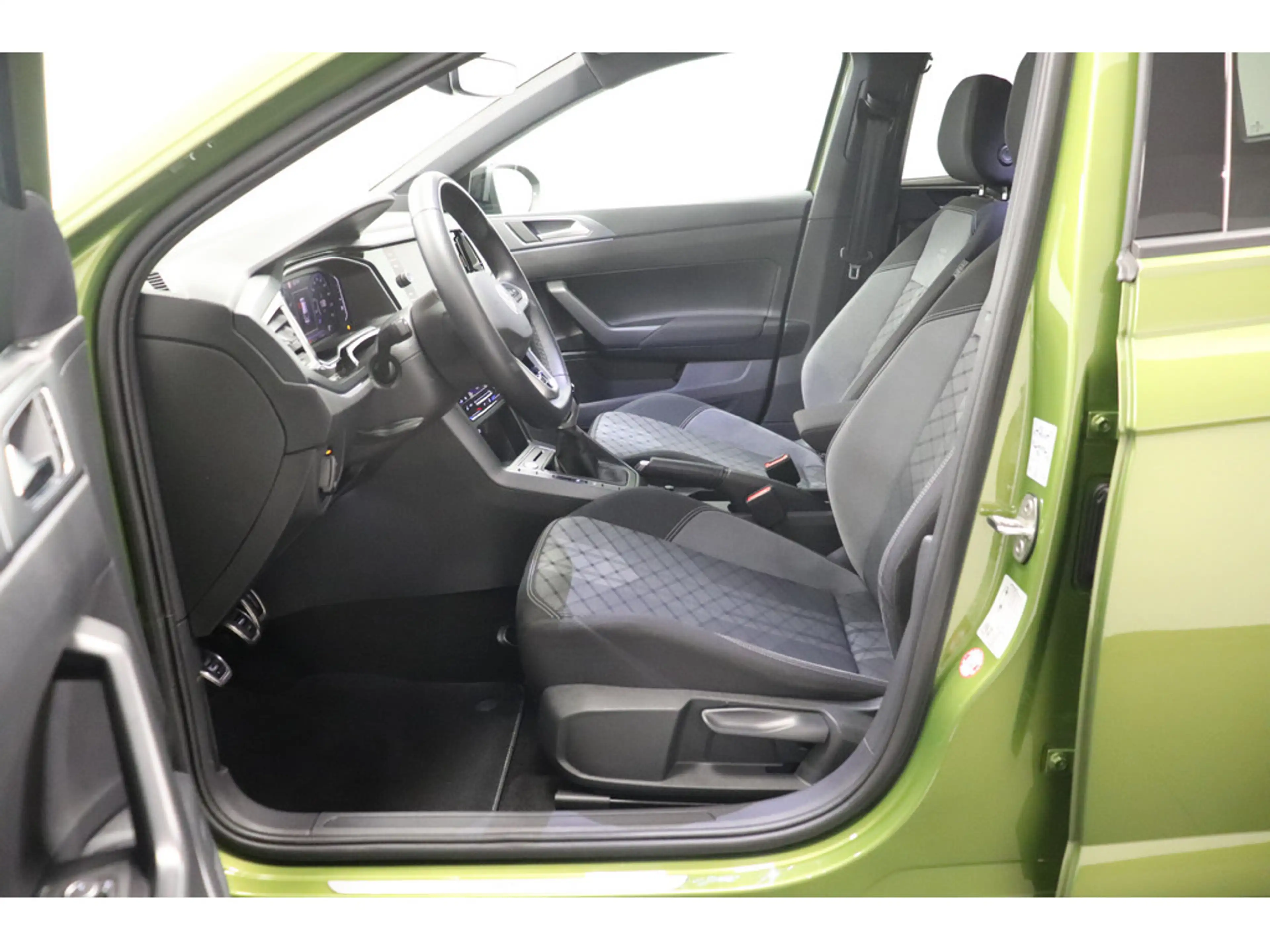 Volkswagen Taigo 1.0 TSI R-Line Panorama Matrix NAVI — photo 11