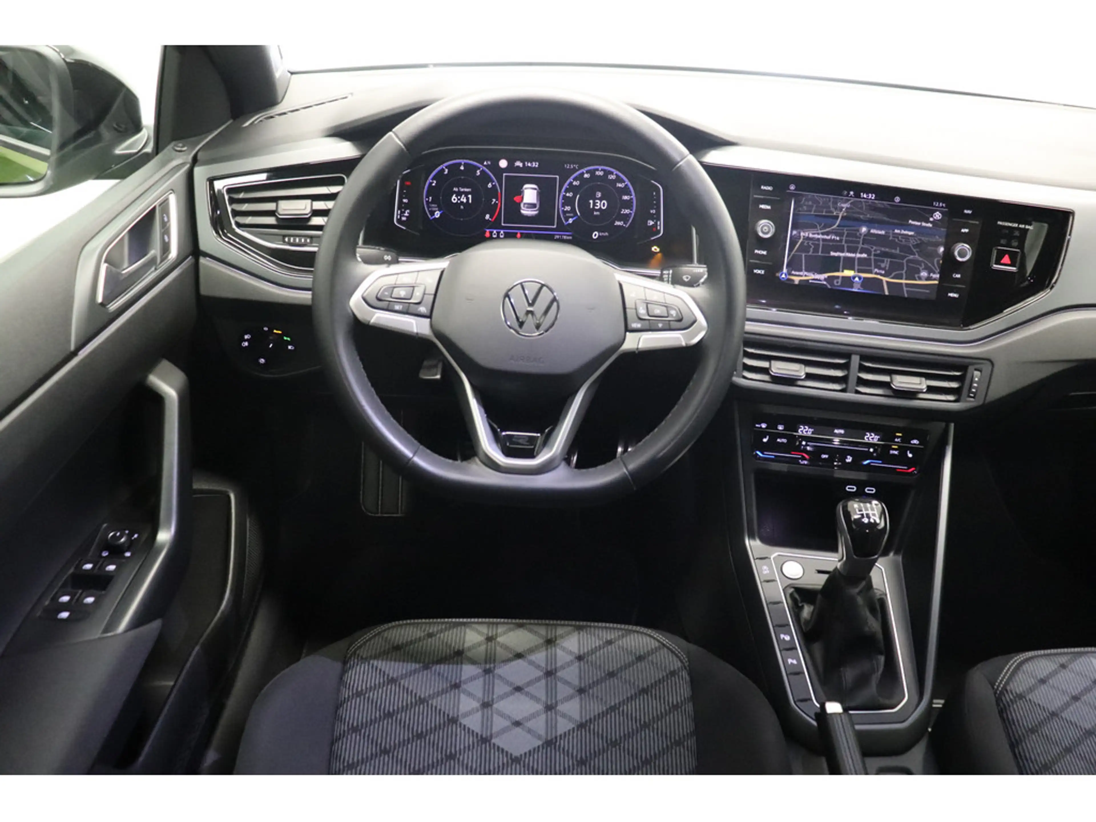Volkswagen Taigo 1.0 TSI R-Line Panorama Matrix NAVI — photo 15