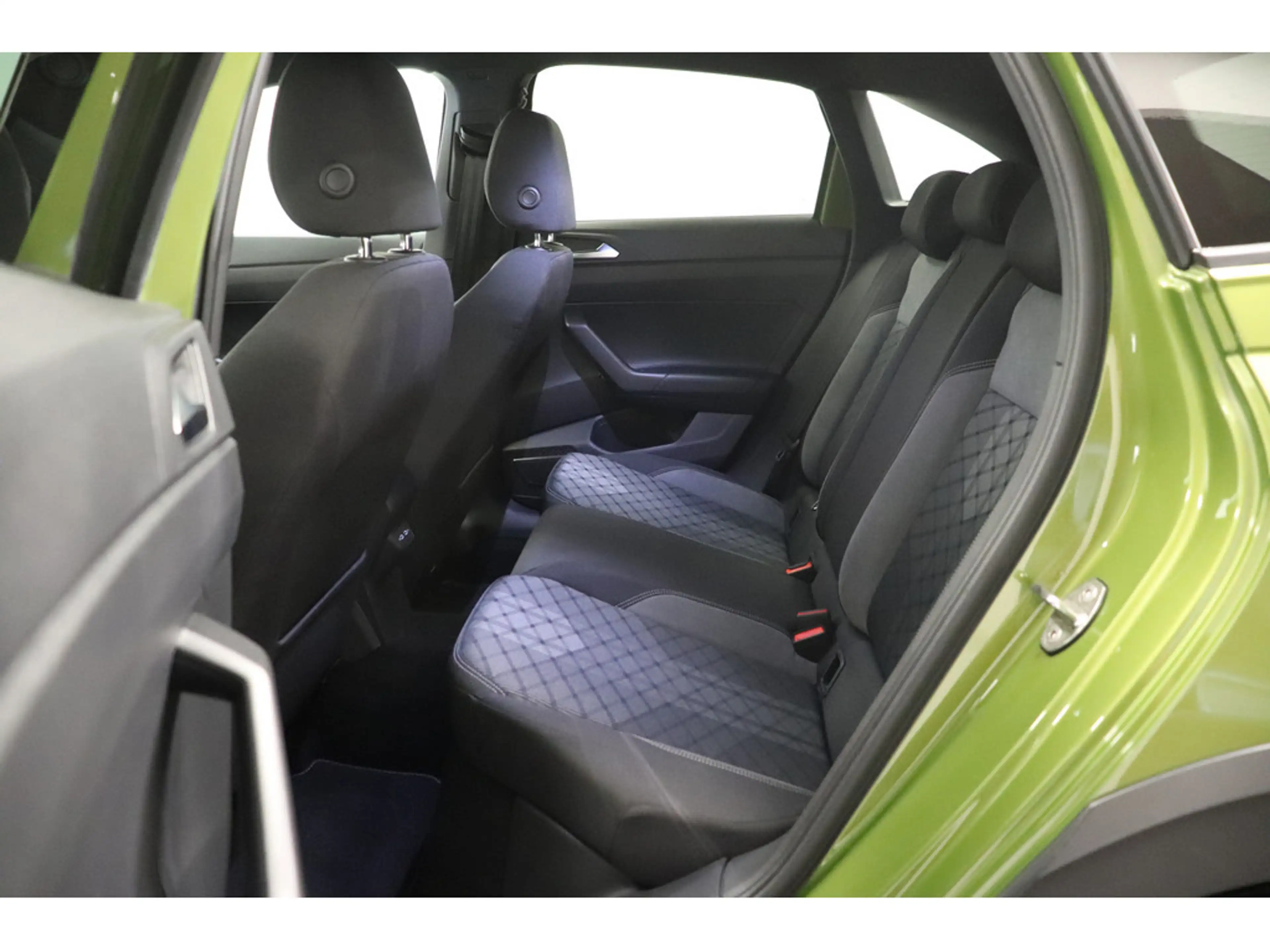 Volkswagen Taigo 1.0 TSI R-Line Panorama Matrix NAVI — photo 14