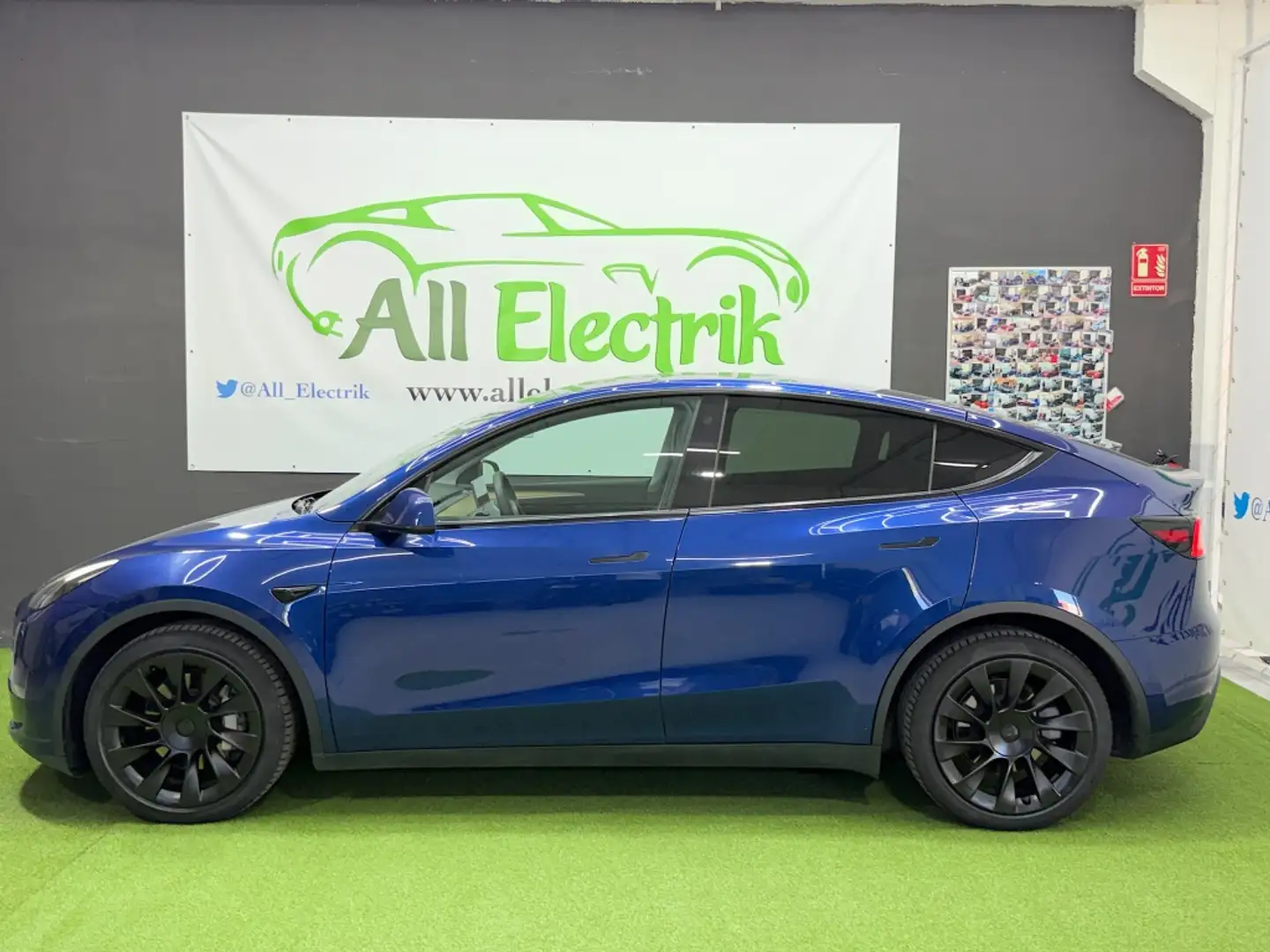 Tesla Model Y Gran Autonomia AWD Azul - 2