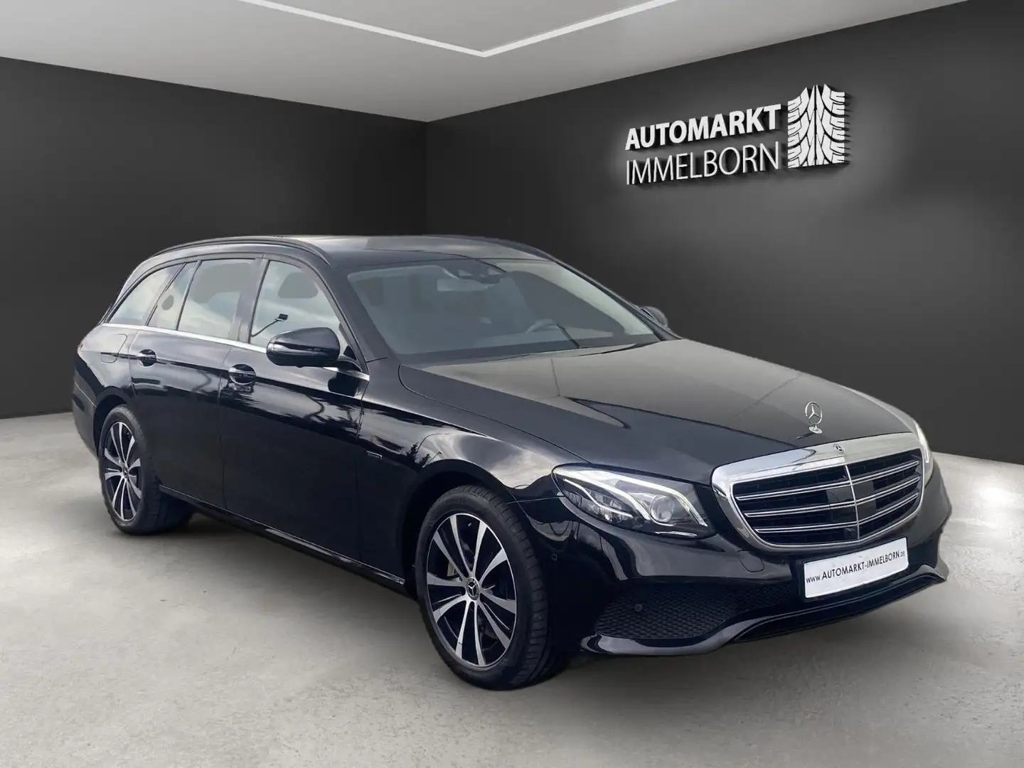 Mercedes-Benz E 300 de Mubeam*360*AHK*Distro*Comand*Widescreen Noir - 1