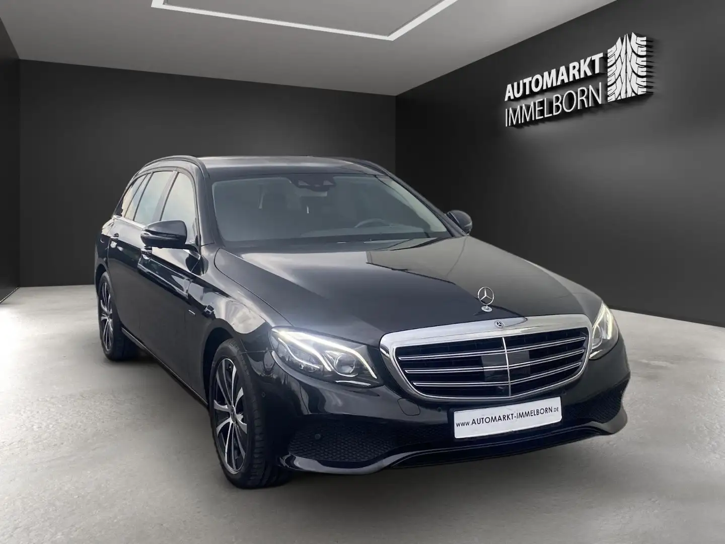 Mercedes-Benz E 300 de Mubeam*360*AHK*Distro*Comand*Widescreen Noir - 2