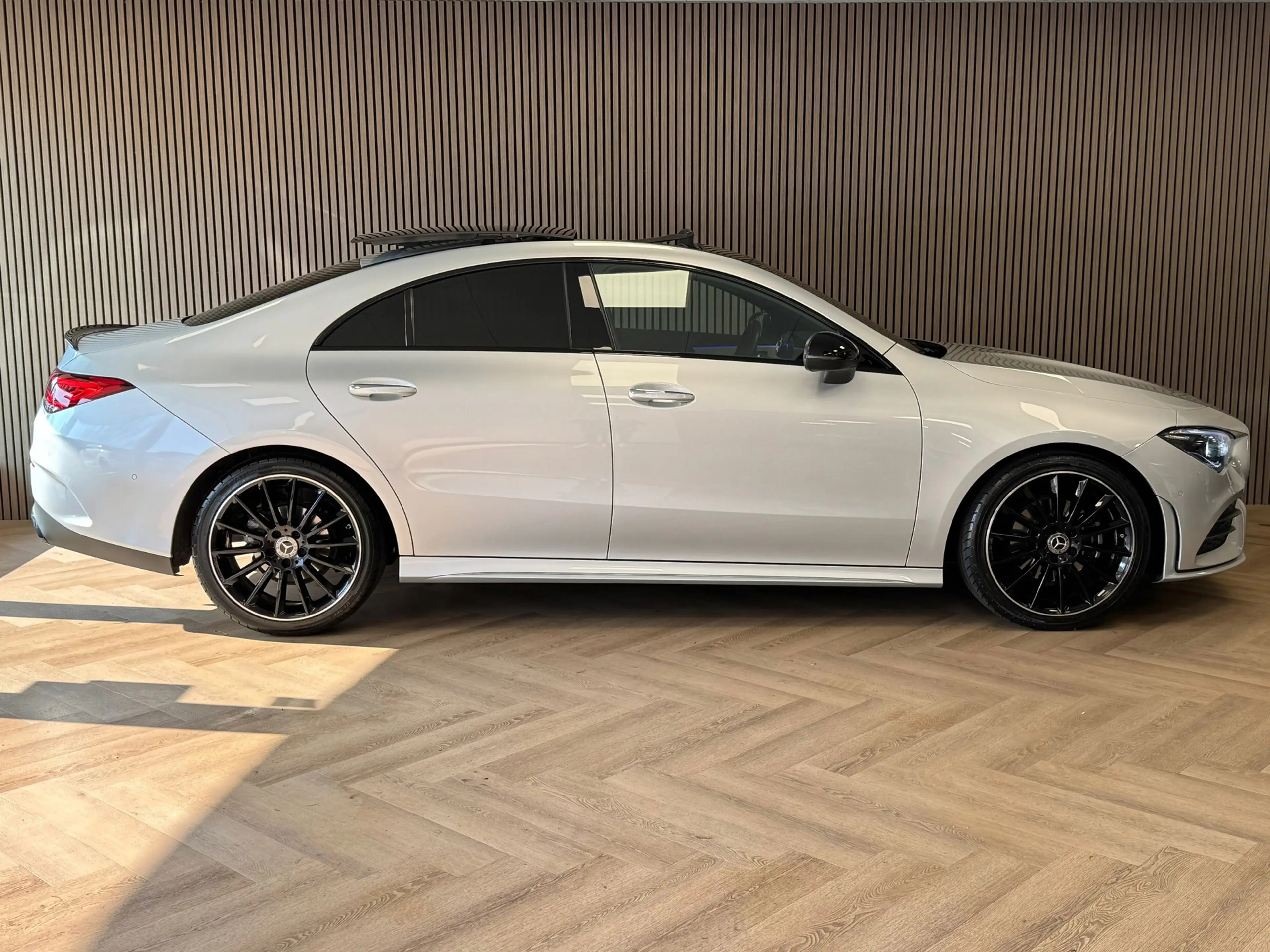 Mercedes-Benz CLA 180 Premium Plus AUT. PANORAMADAK SFEERVERLICHTING NAV — photo 4