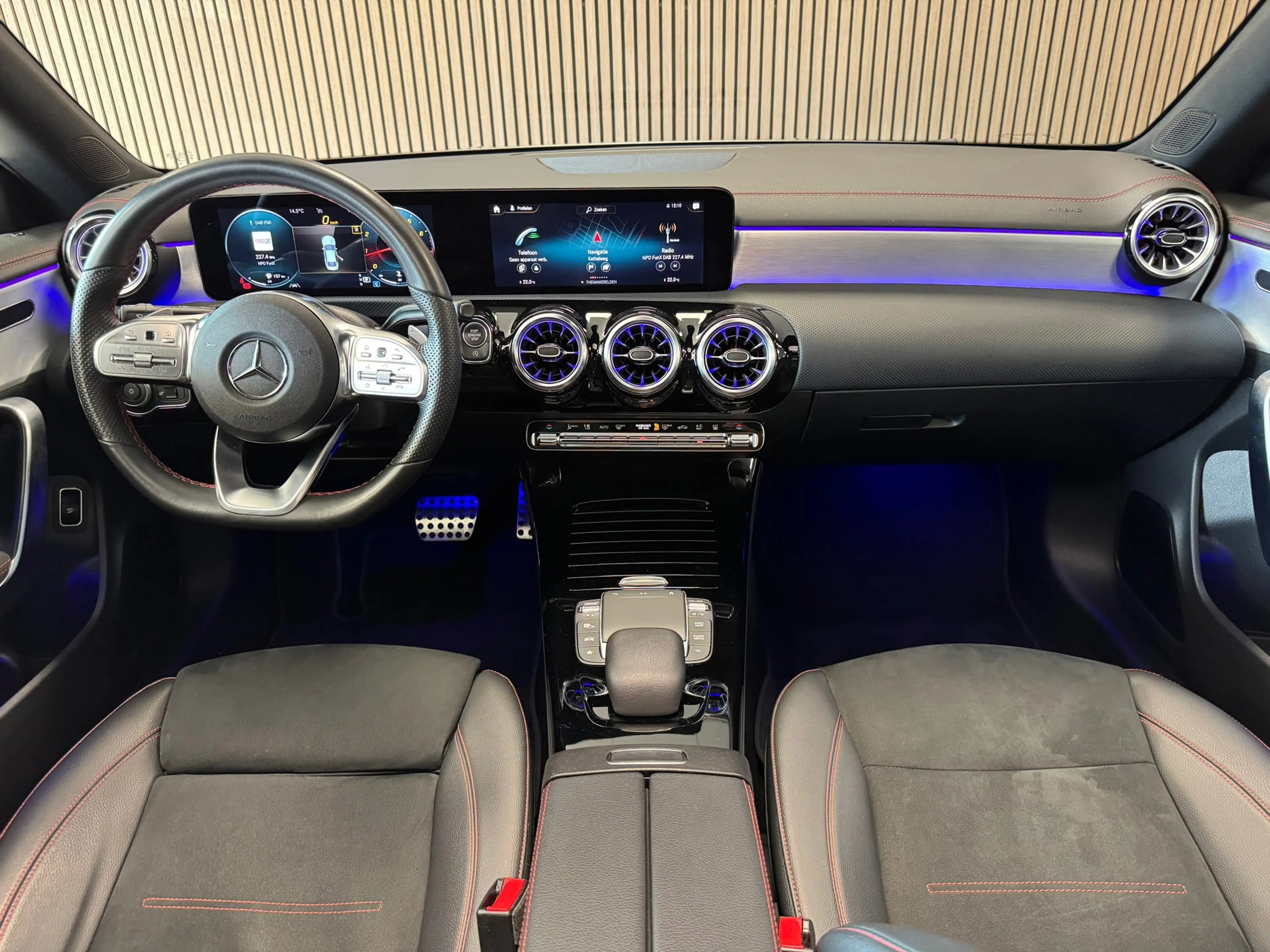 Mercedes-Benz CLA 180 Premium Plus AUT. PANORAMADAK SFEERVERLICHTING NAV — photo 14