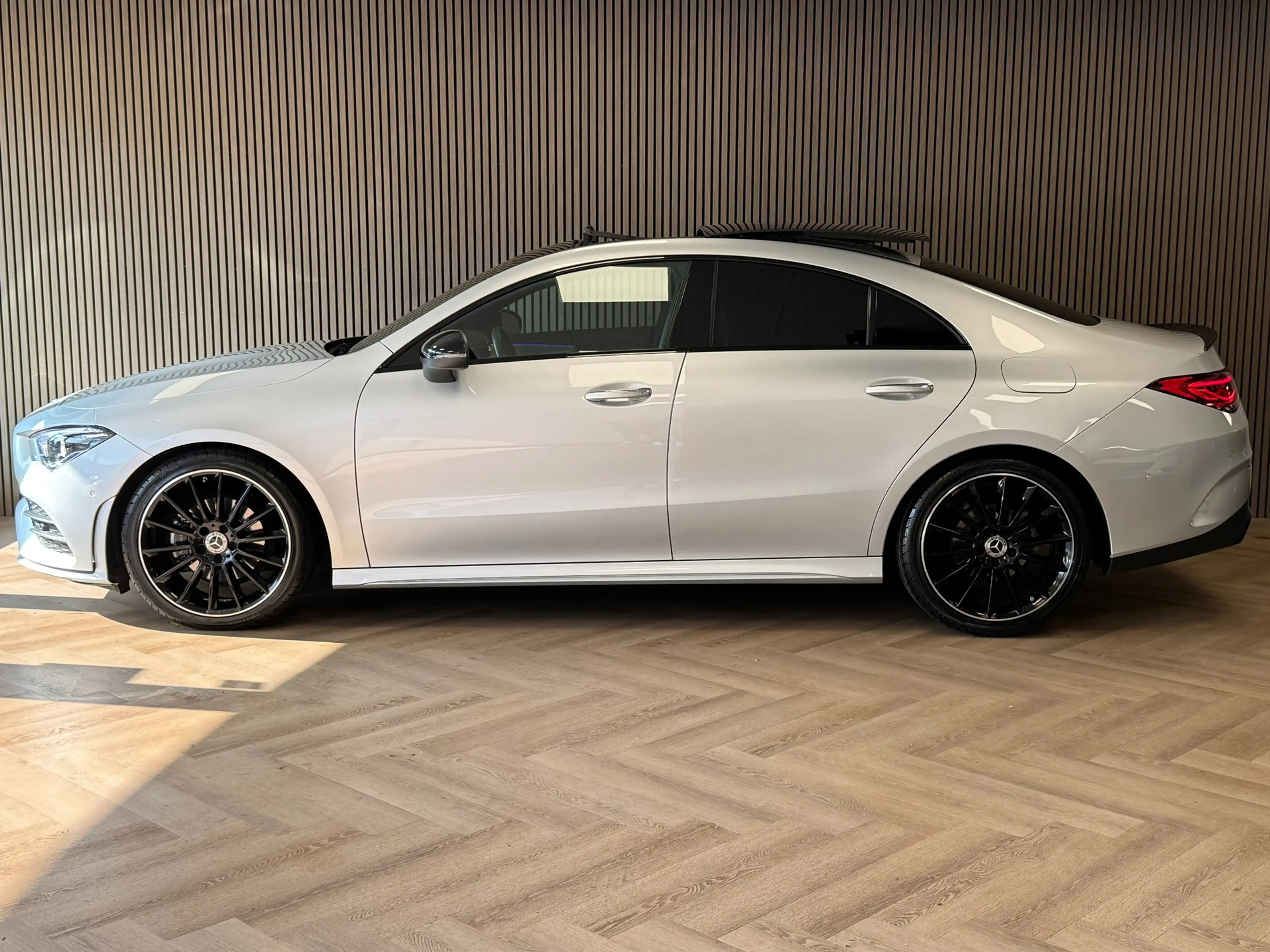 Mercedes-Benz CLA 180 Premium Plus AUT. PANORAMADAK SFEERVERLICHTING NAV — photo 3