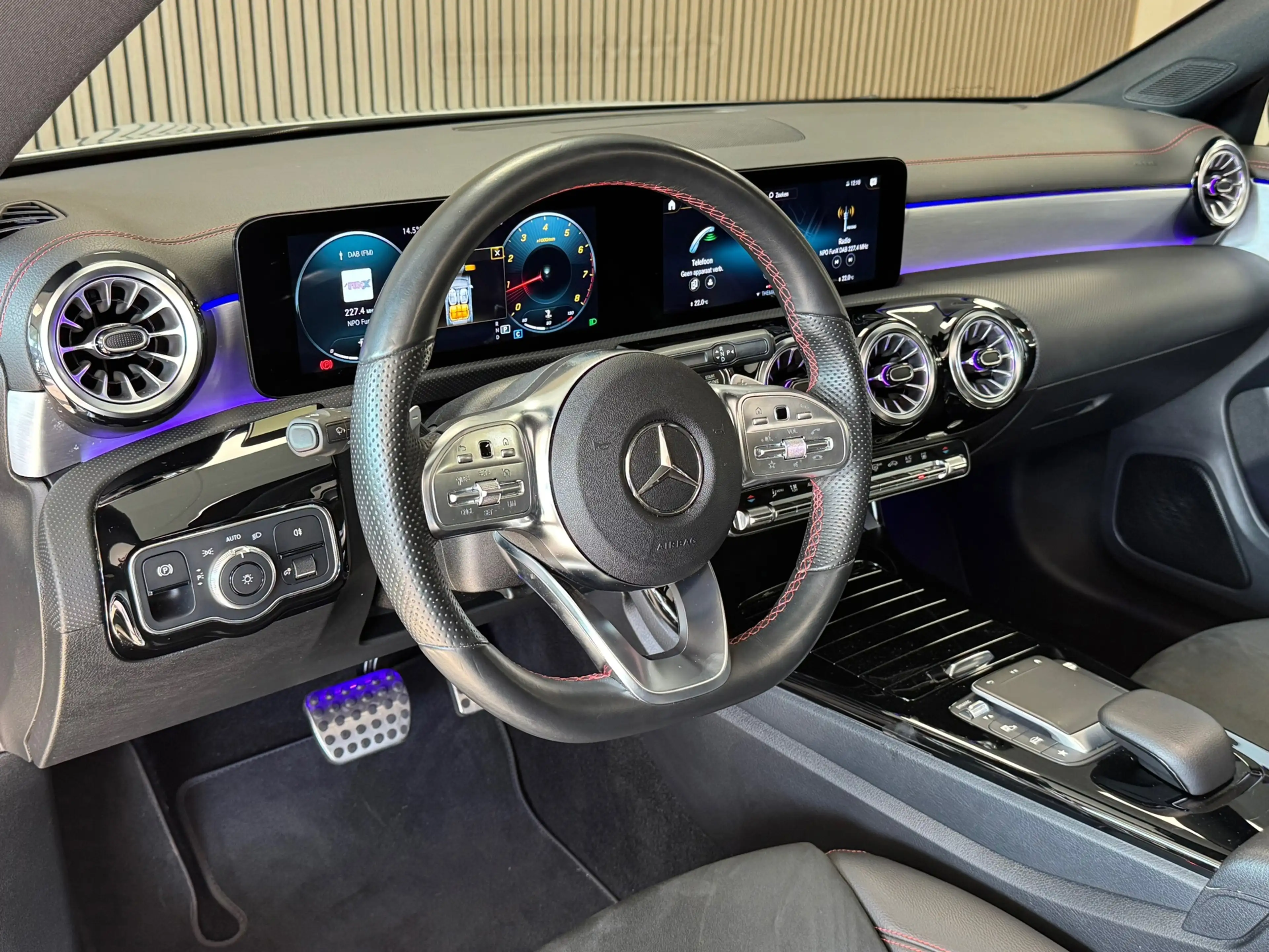Mercedes-Benz CLA 180 Premium Plus AUT. PANORAMADAK SFEERVERLICHTING NAV — photo 15