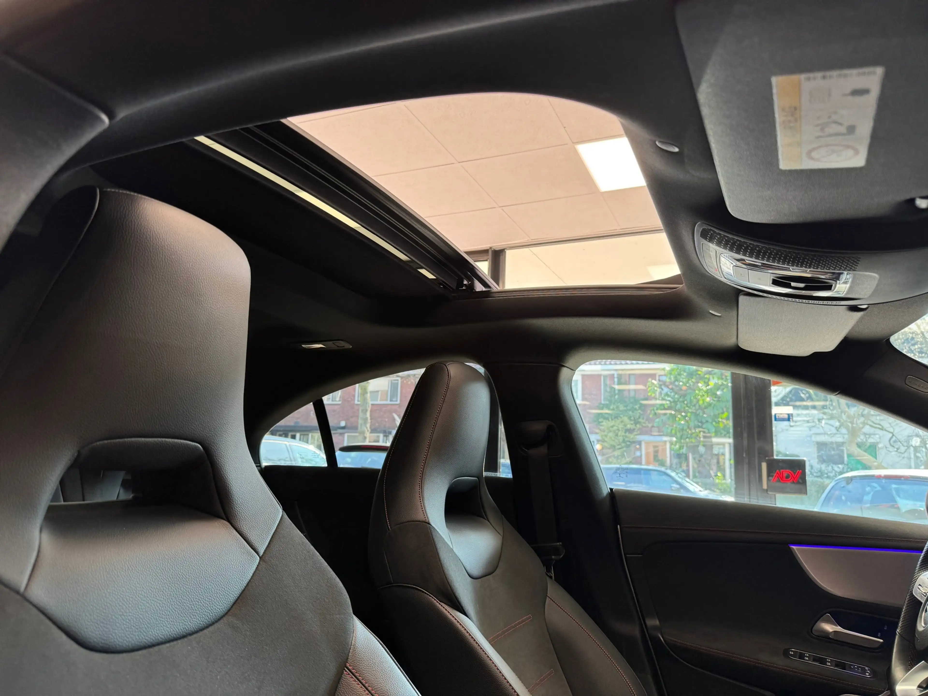 Mercedes-Benz CLA 180 Premium Plus AUT. PANORAMADAK SFEERVERLICHTING NAV — photo 9