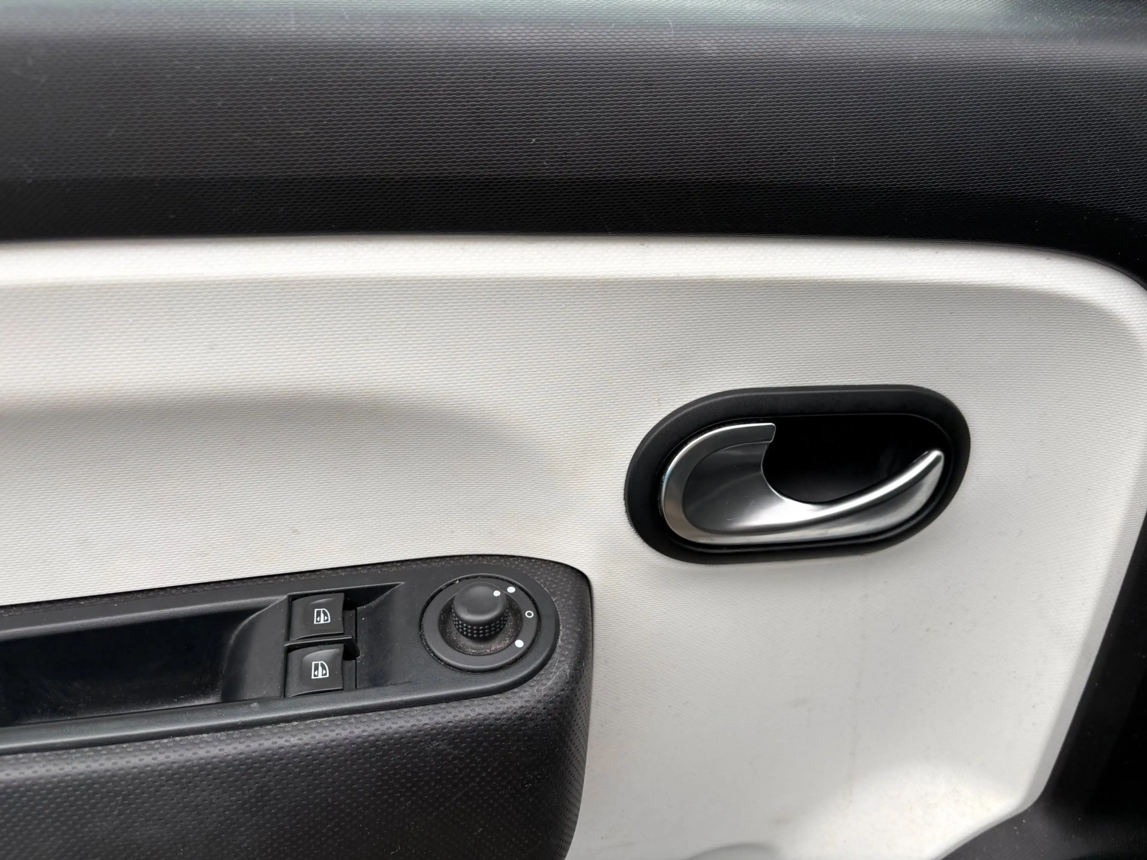 Renault Twingo 1.0 SCe Collection *AC — photo 17