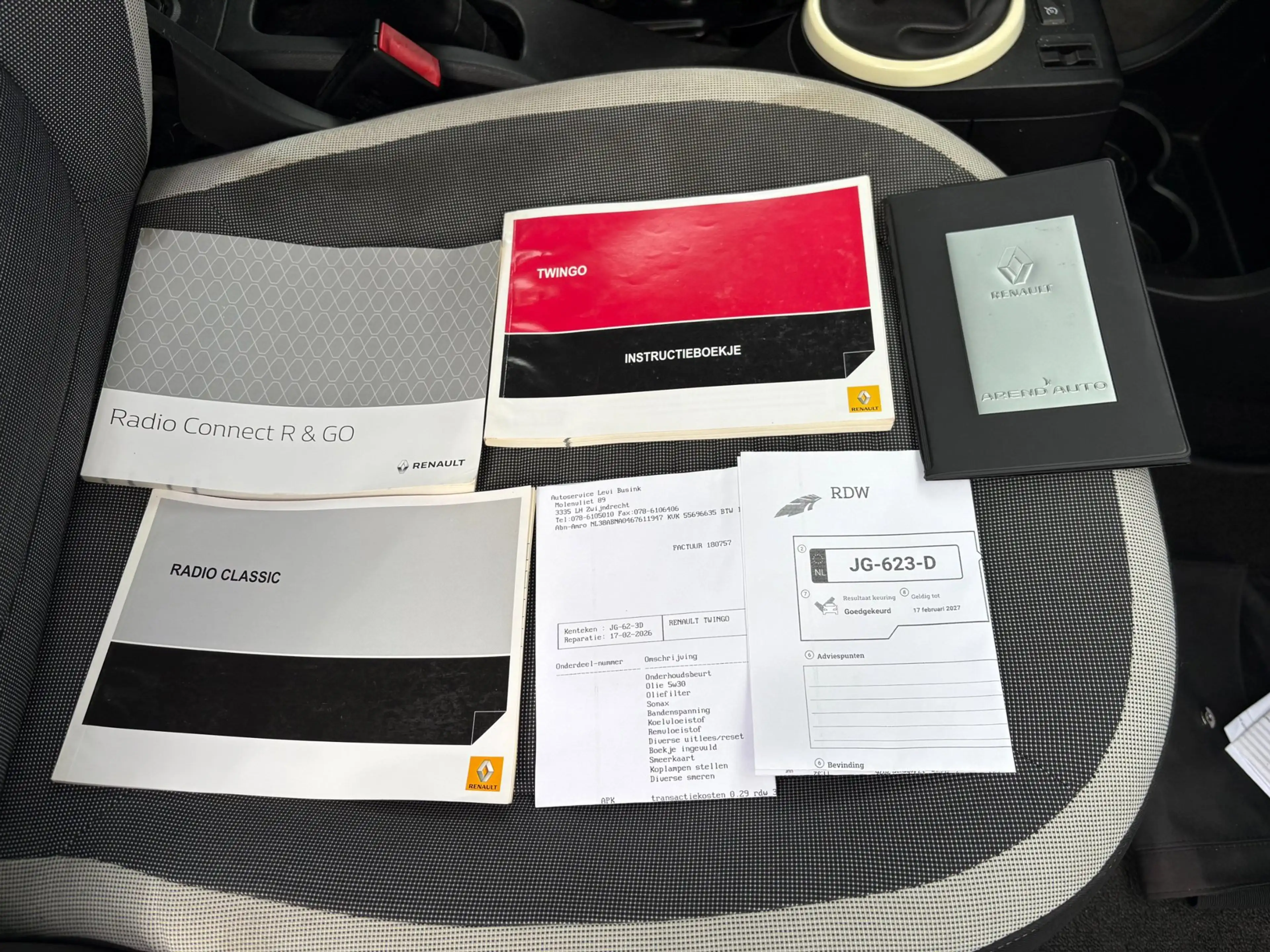 Renault Twingo 1.0 SCe Collection *AC — photo 14