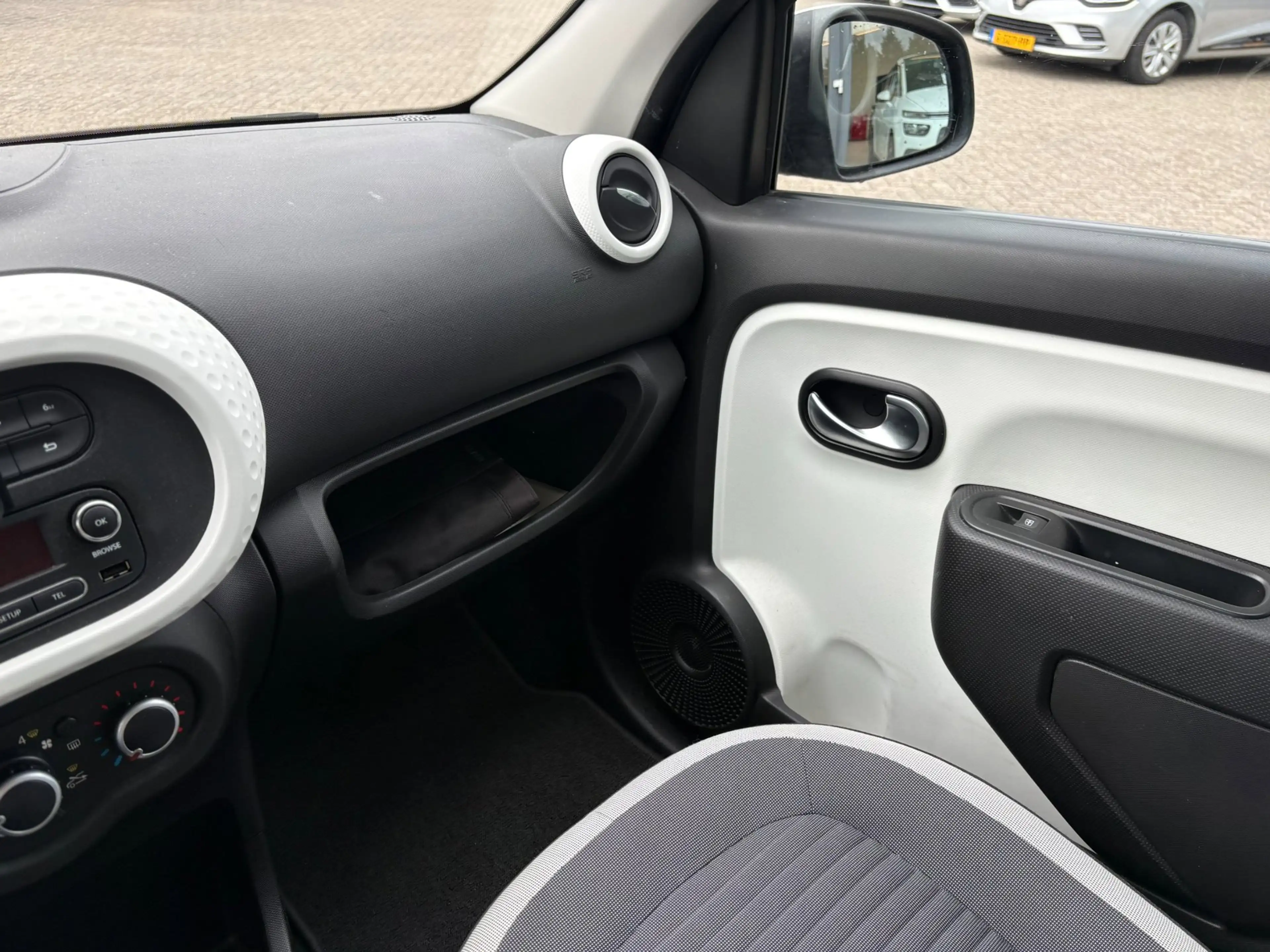 Renault Twingo 1.0 SCe Collection *AC — photo 21