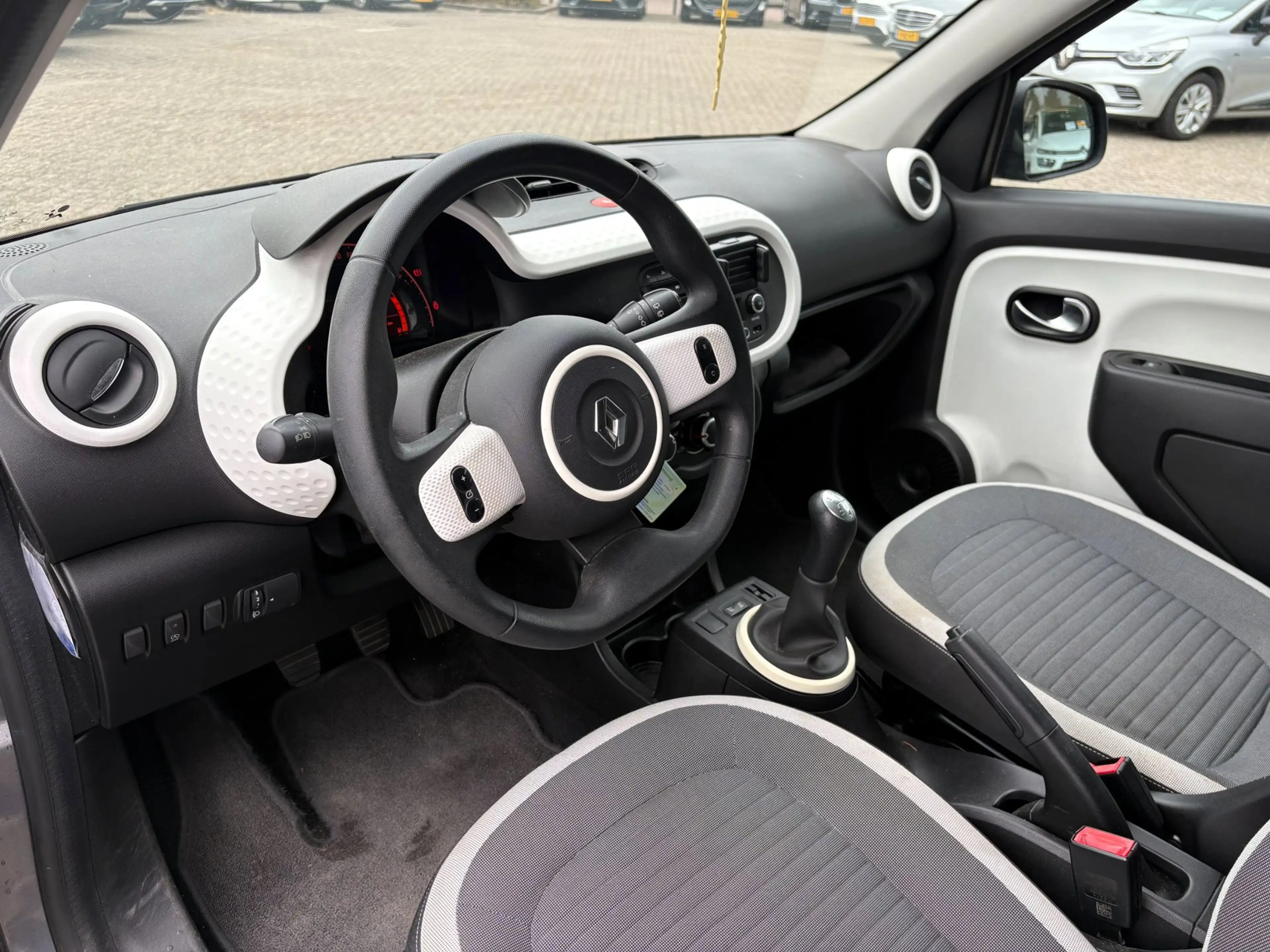Renault Twingo 1.0 SCe Collection *AC — photo 11