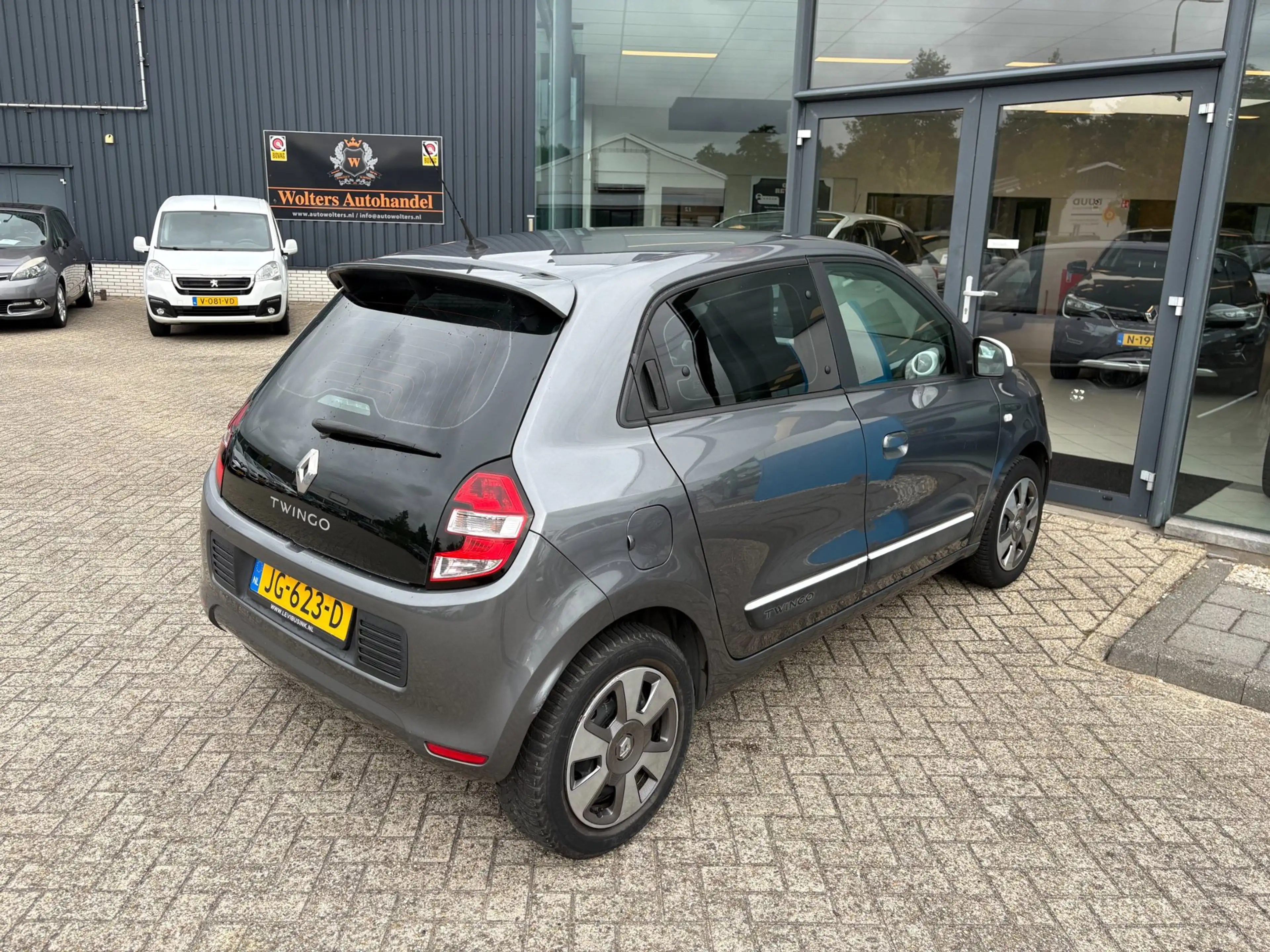 Renault Twingo 1.0 SCe Collection *AC — photo 9