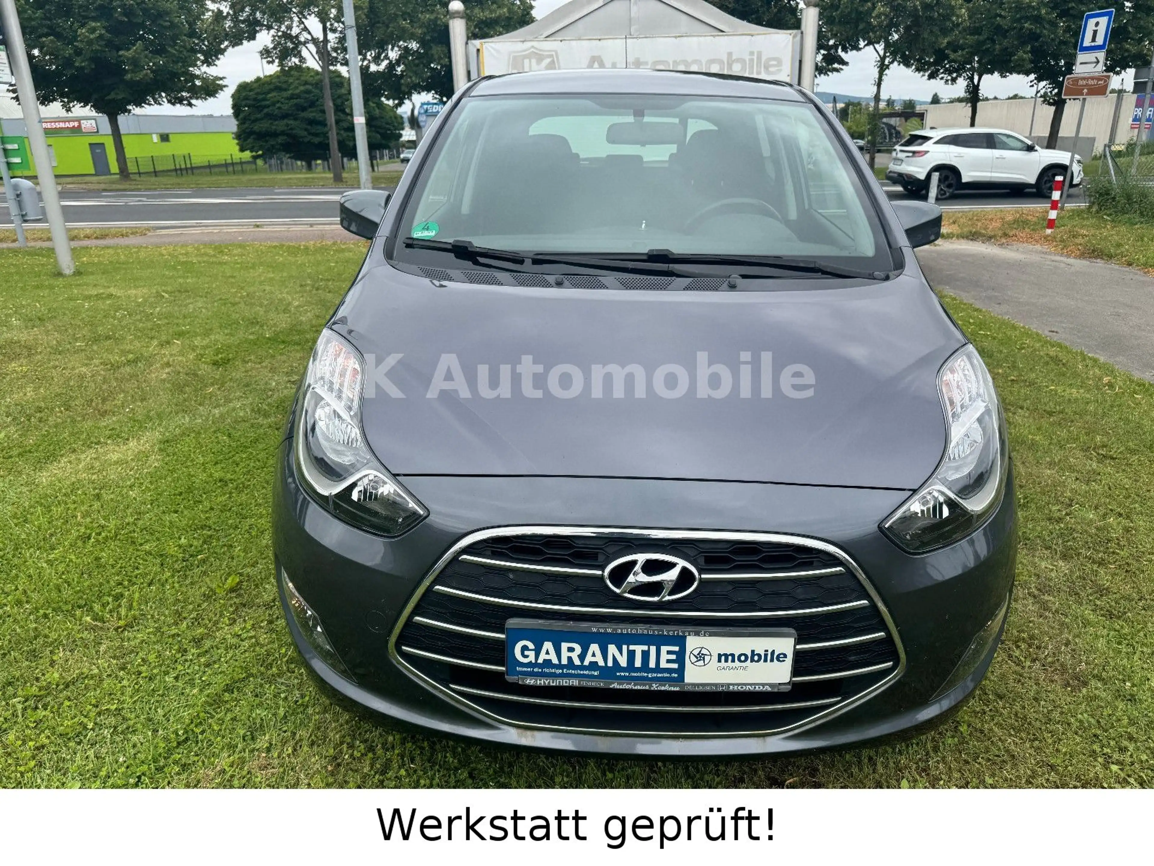 Hyundai iX20 blue Space — photo 3