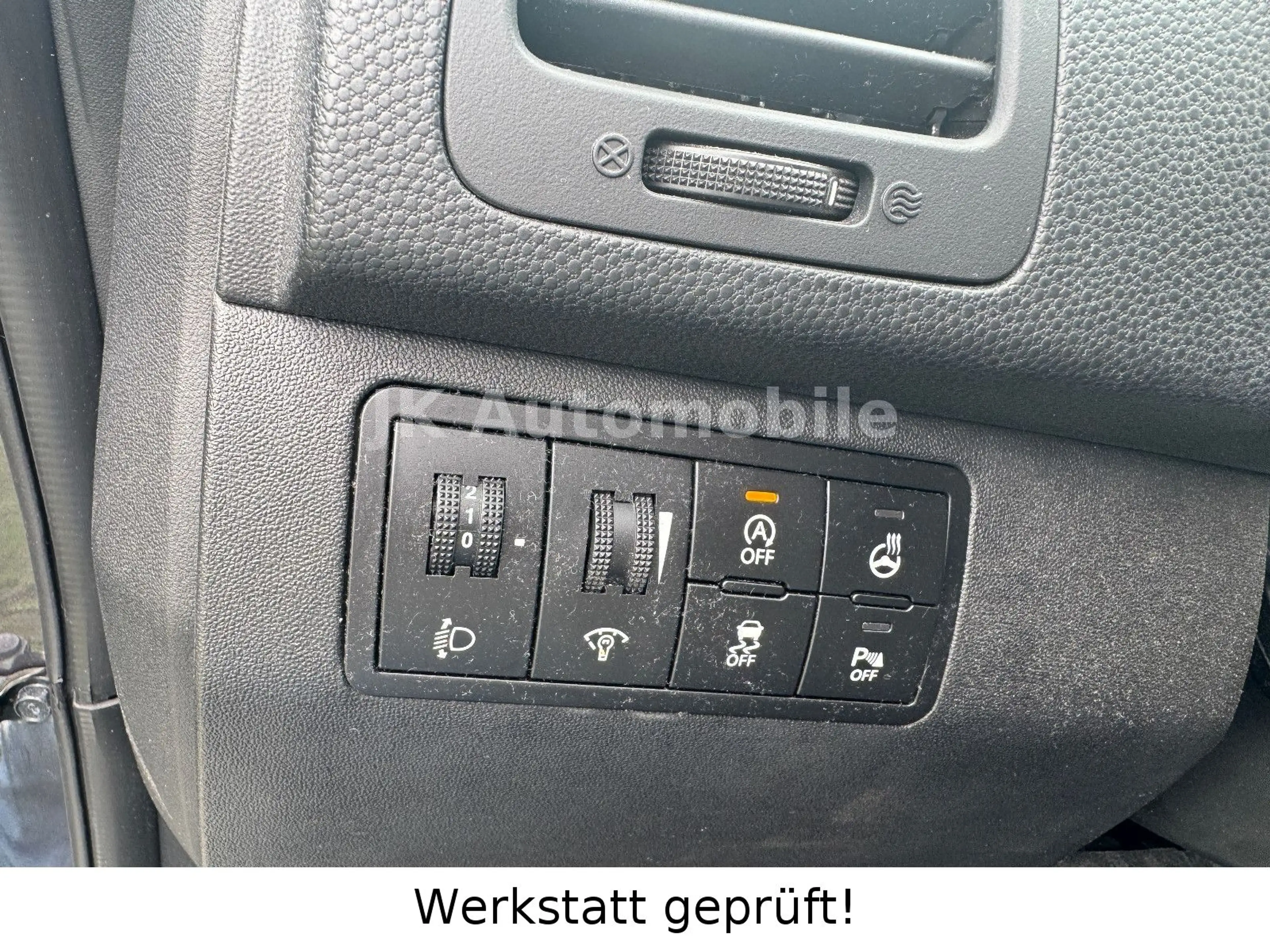 Hyundai iX20 blue Space — photo 11