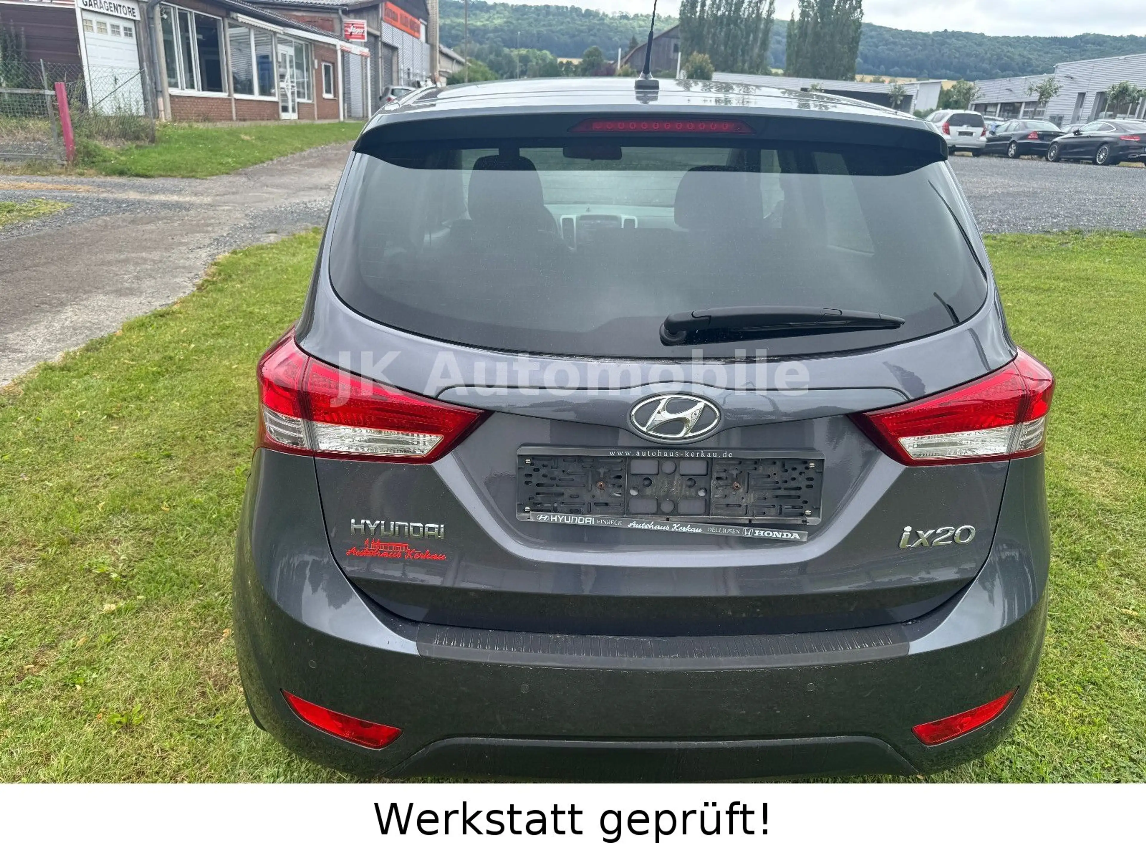 Hyundai iX20 blue Space — photo 6