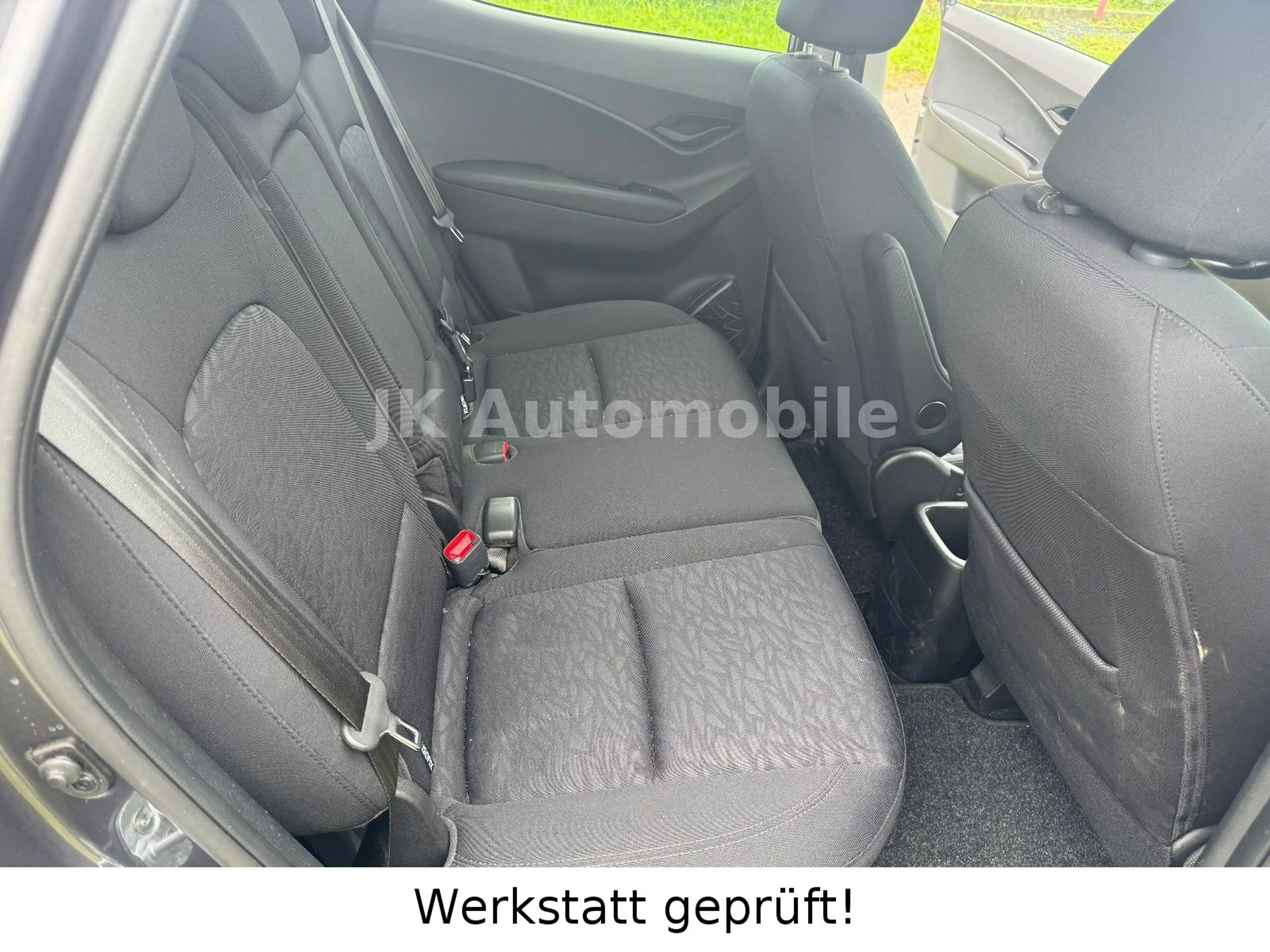 Hyundai iX20 blue Space — photo 13