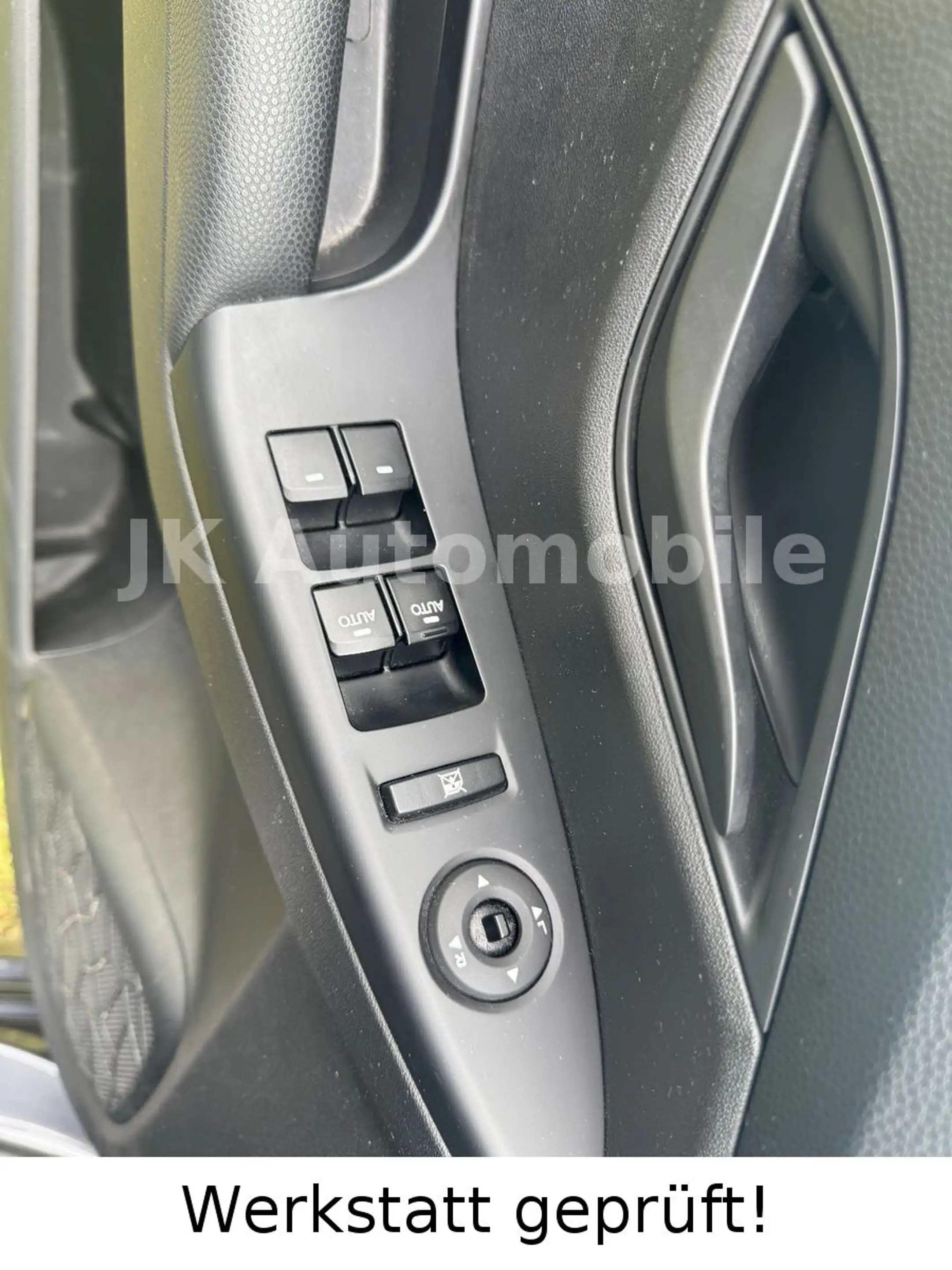 Hyundai iX20 blue Space — photo 10