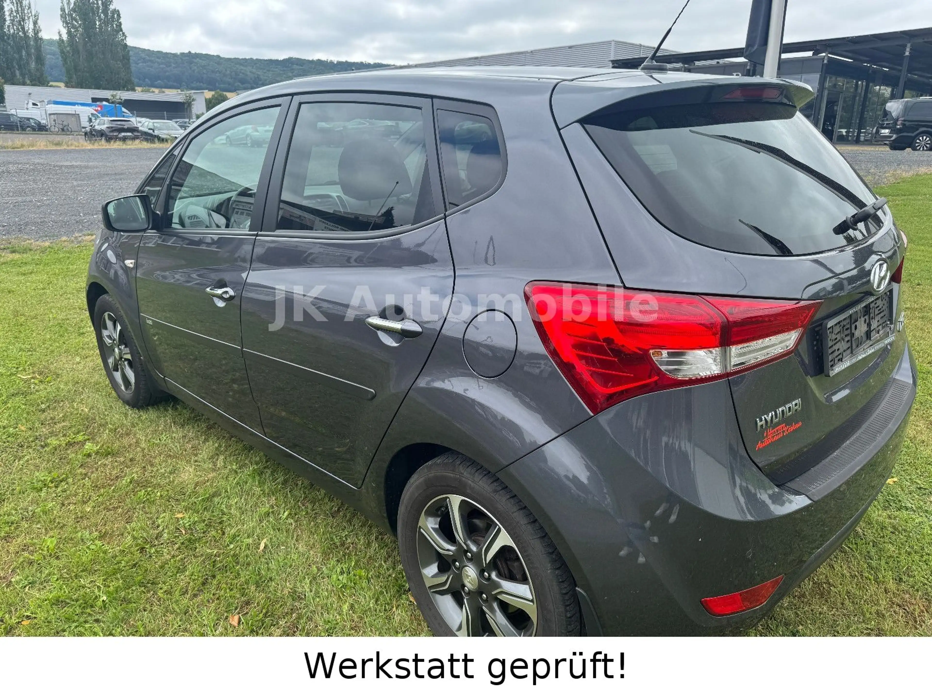 Hyundai iX20 blue Space — photo 4