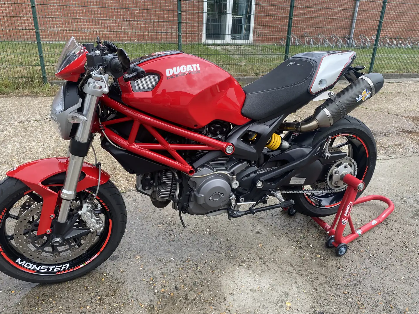 Ducati Monster 796 - 1