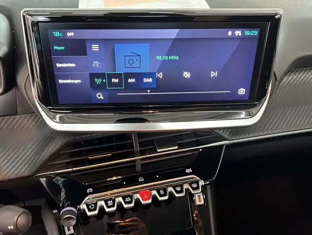 Peugeot 208 view 9