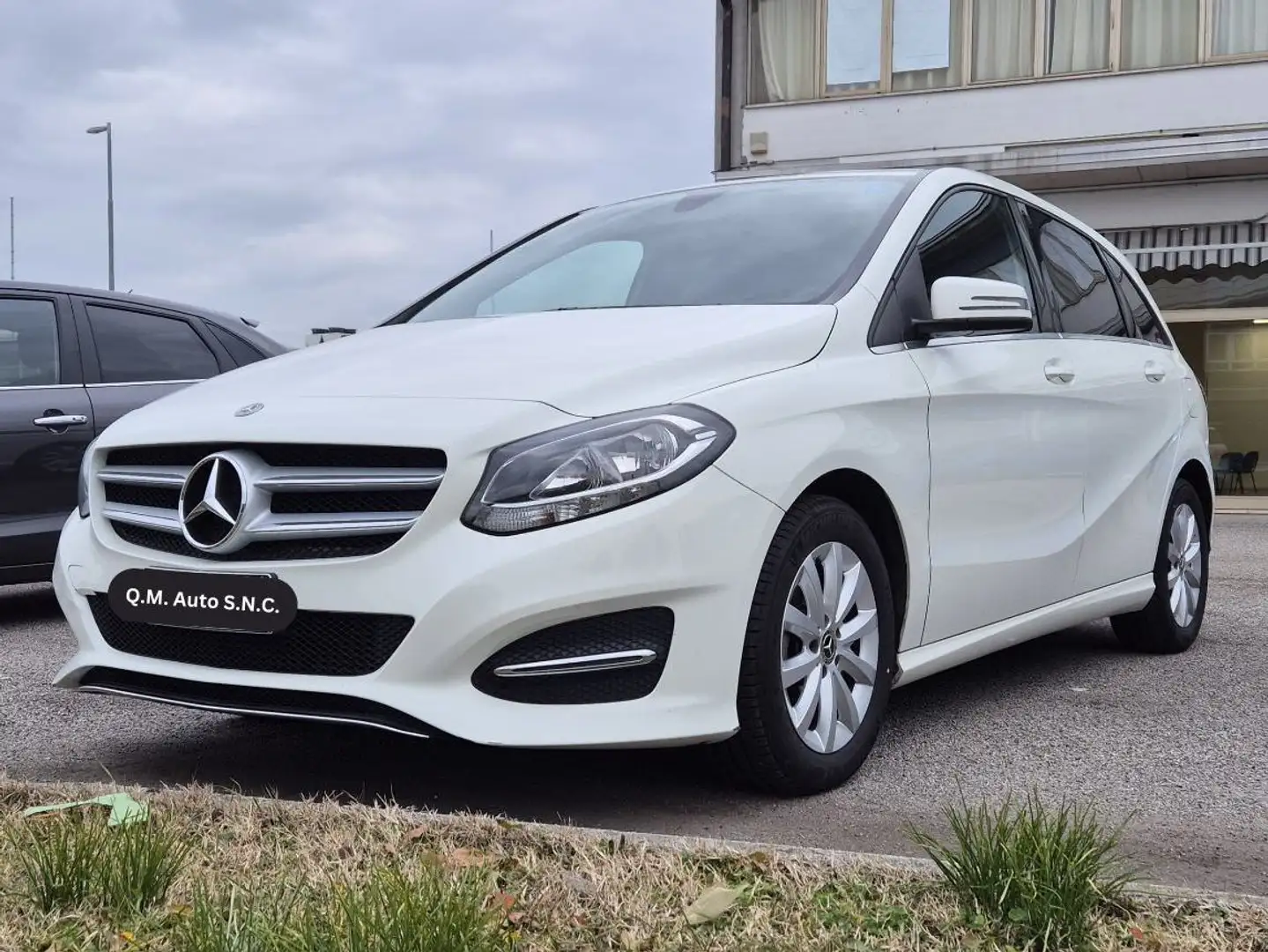 Mercedes-Benz B 180 D Premium Blanc - 2