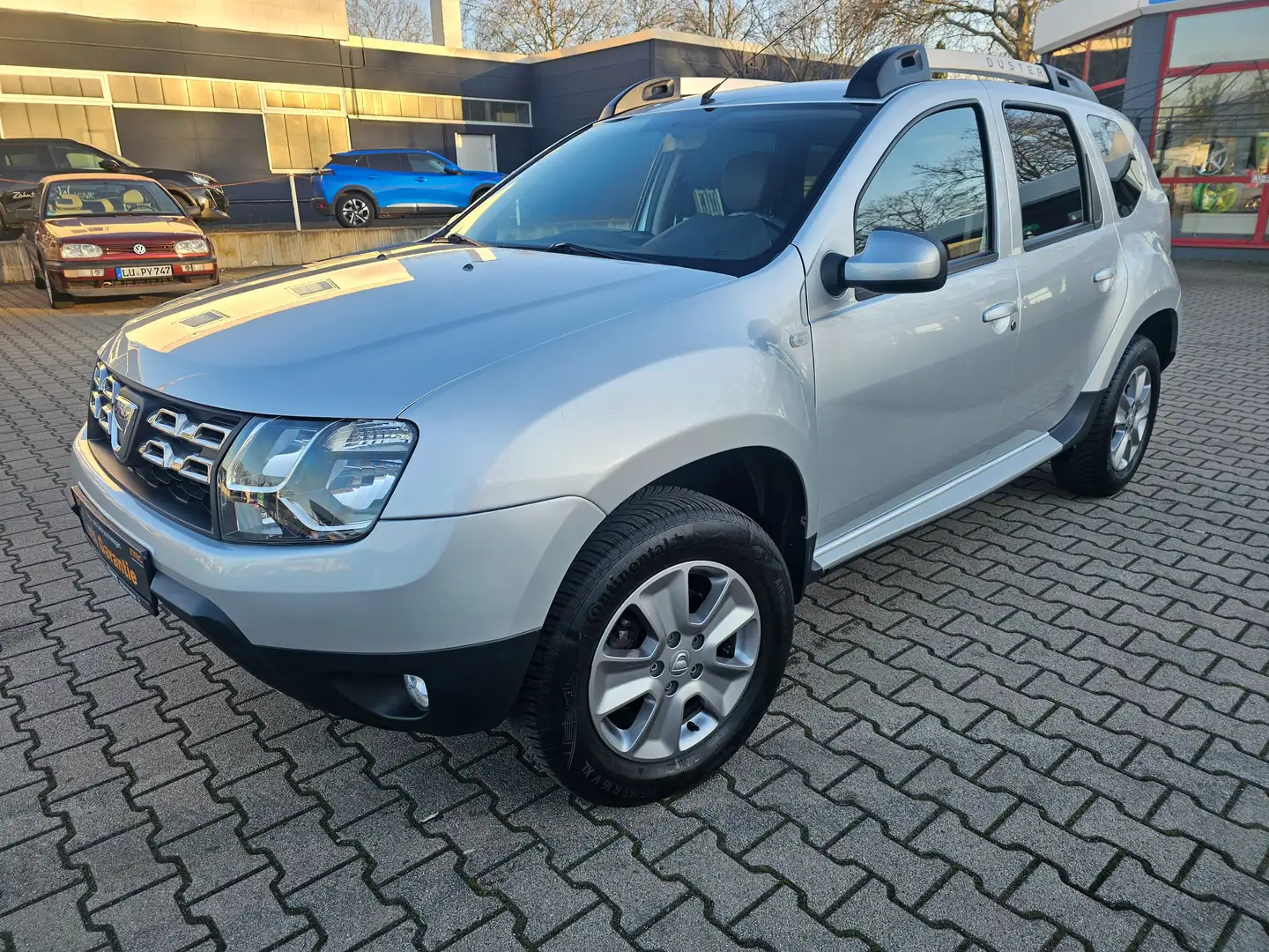 Dacia Duster TCe 125 4x2 Prestige,LPG Gasanlag,Navi,Klima,Leder Silber - 2